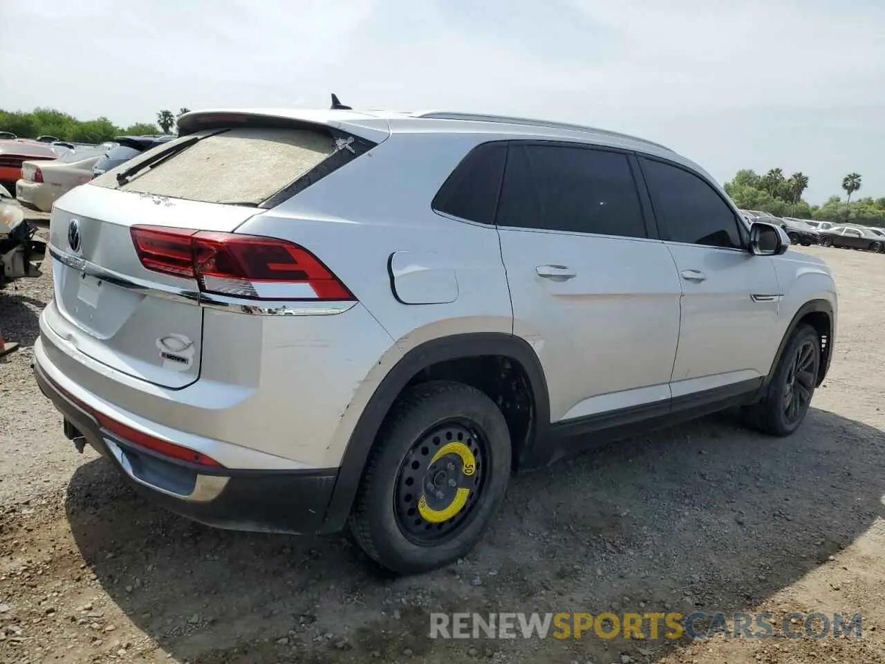 3 Photograph of a damaged car 1V2HE2CA1NC221308 VOLKSWAGEN ATLAS 2022
