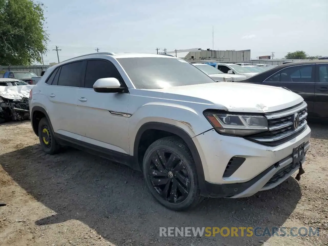 4 Photograph of a damaged car 1V2HE2CA1NC221308 VOLKSWAGEN ATLAS 2022