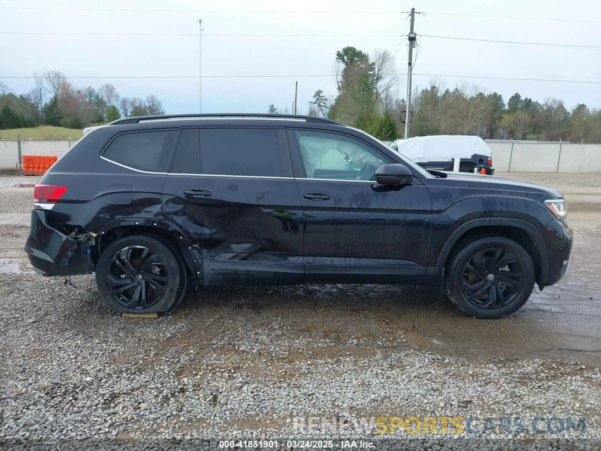 13 Photograph of a damaged car 1V2HR2CA1NC549008 VOLKSWAGEN ATLAS 2022