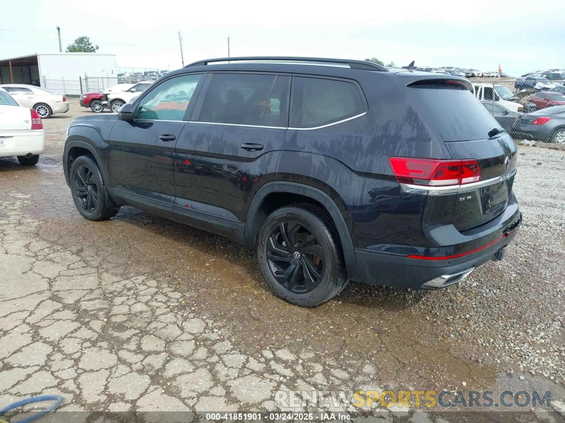 3 Photograph of a damaged car 1V2HR2CA1NC549008 VOLKSWAGEN ATLAS 2022