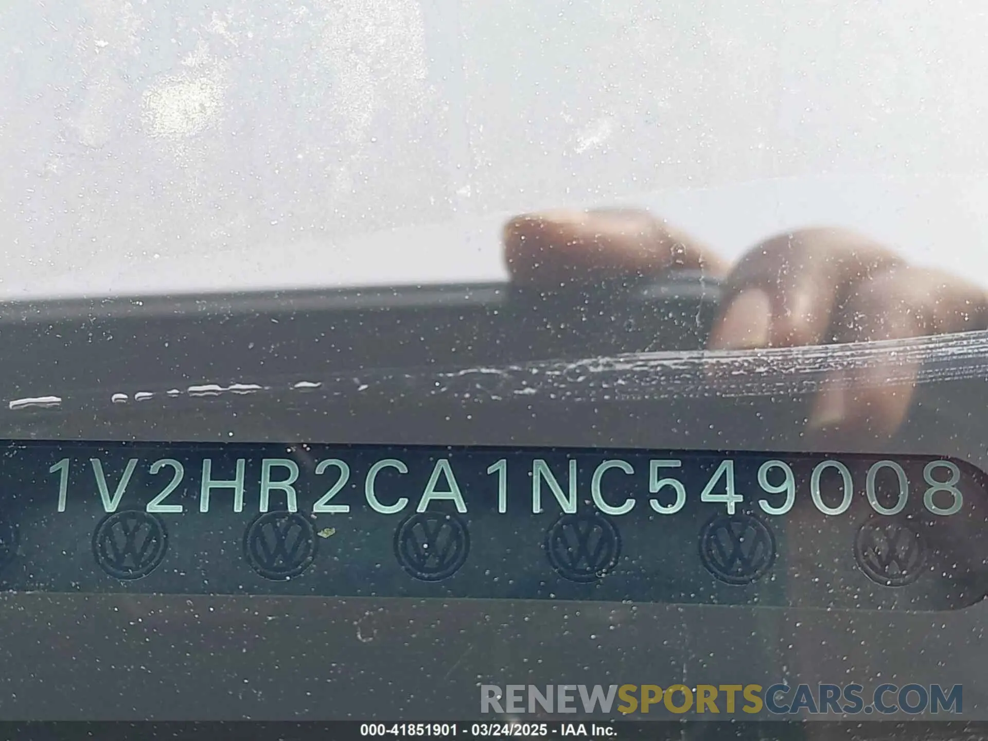 9 Photograph of a damaged car 1V2HR2CA1NC549008 VOLKSWAGEN ATLAS 2022