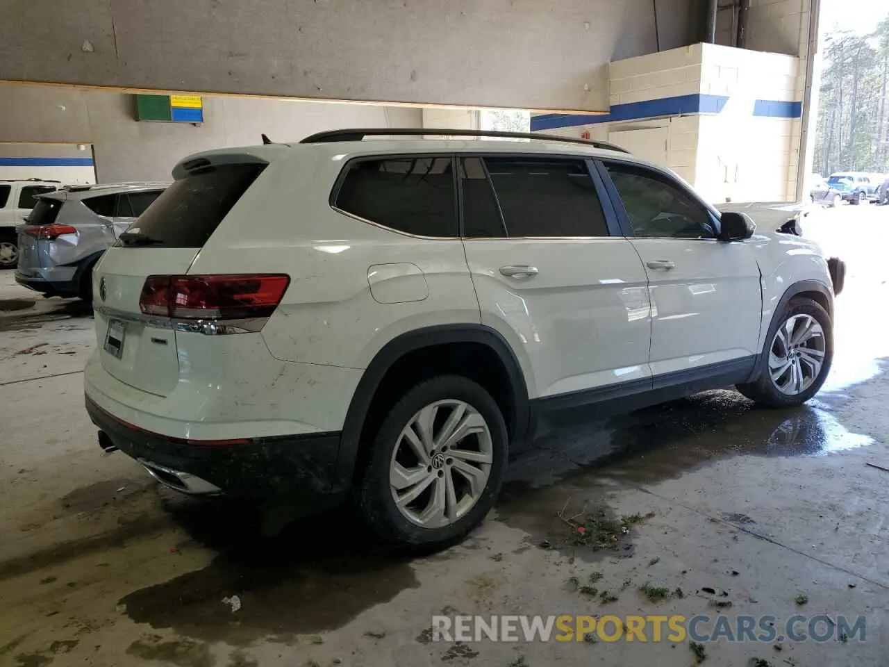 3 Photograph of a damaged car 1V2HR2CA3NC541041 VOLKSWAGEN ATLAS 2022