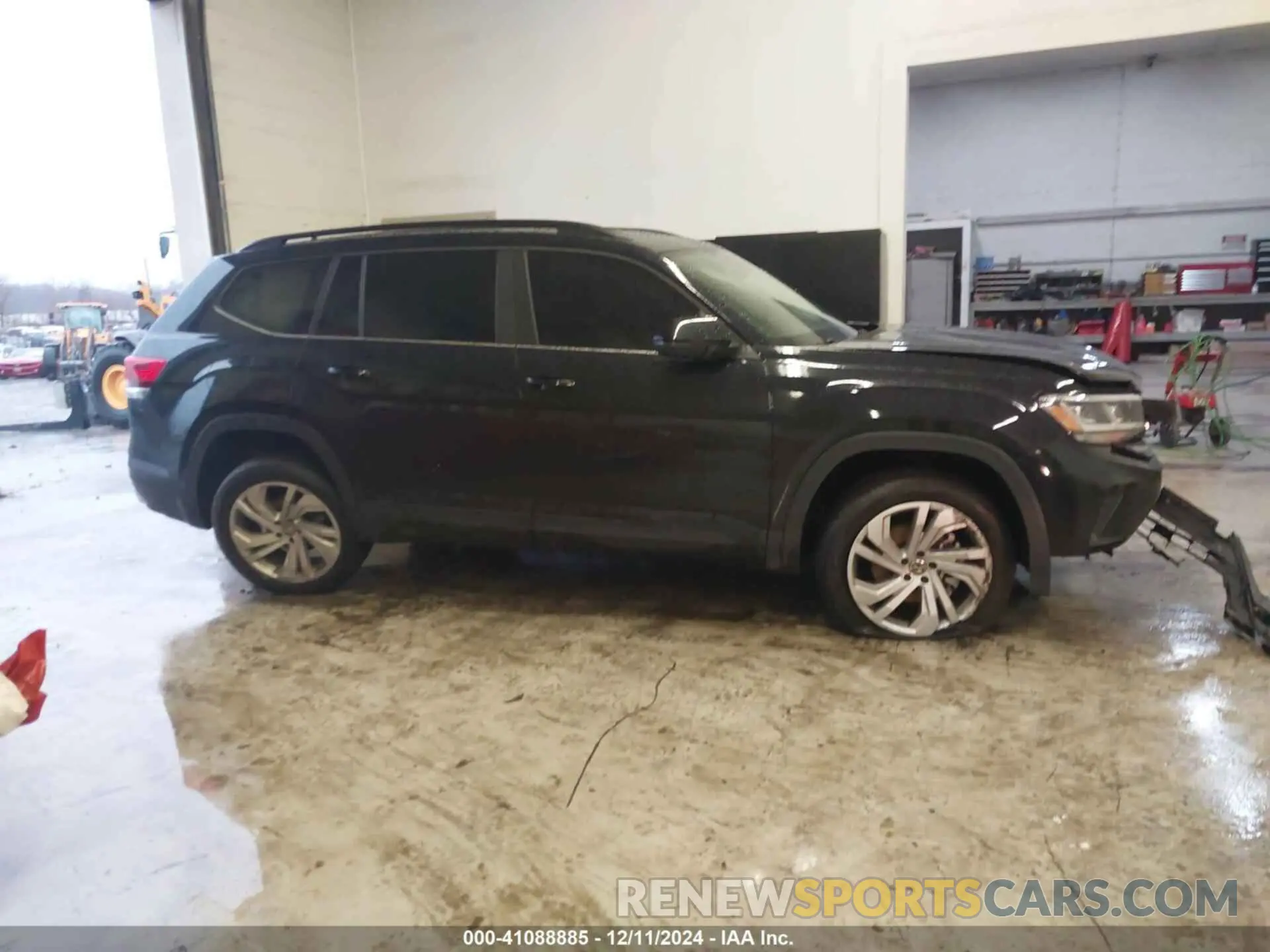 12 Photograph of a damaged car 1V2HR2CA3NC545414 VOLKSWAGEN ATLAS 2022