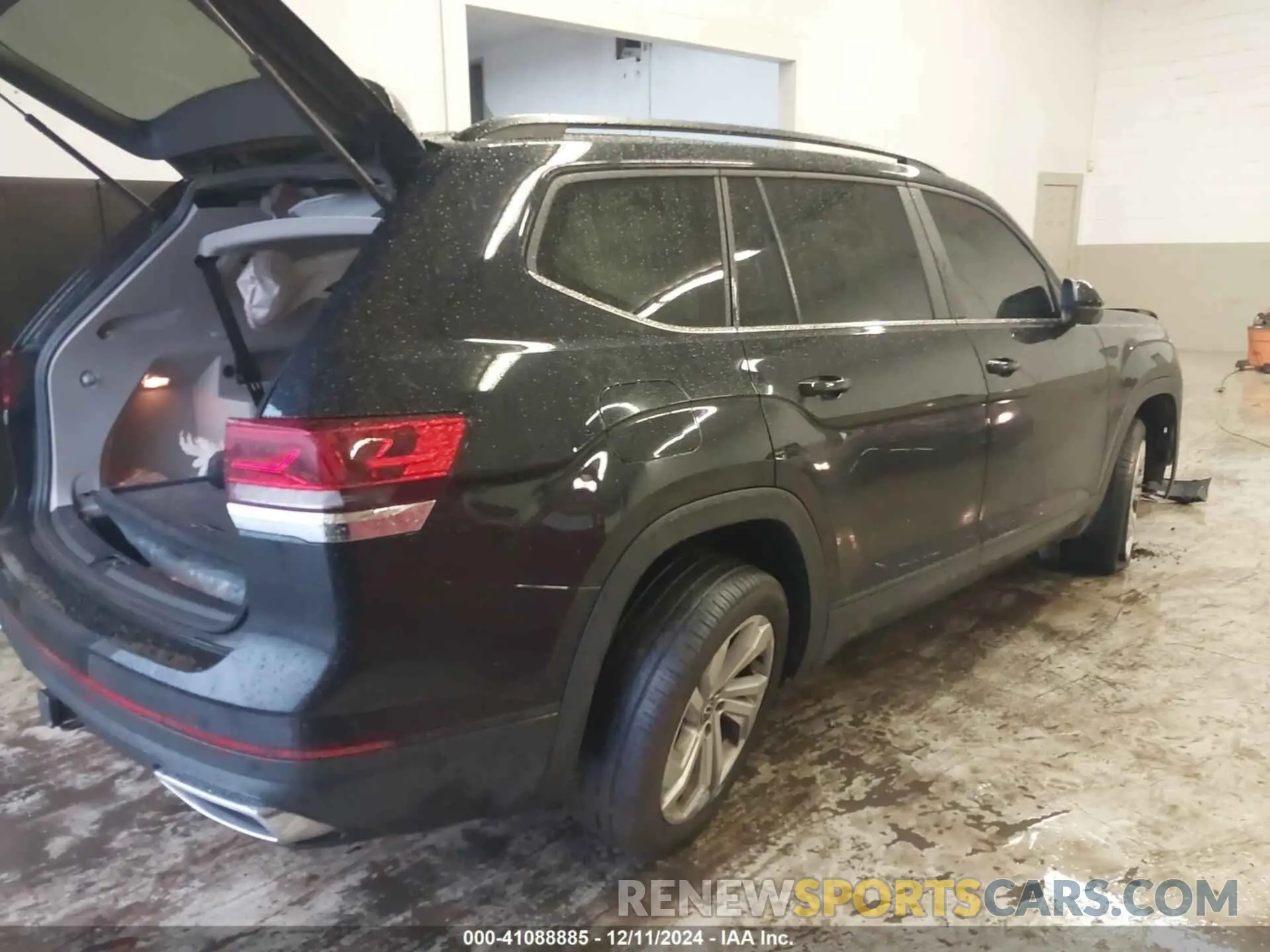 4 Photograph of a damaged car 1V2HR2CA3NC545414 VOLKSWAGEN ATLAS 2022