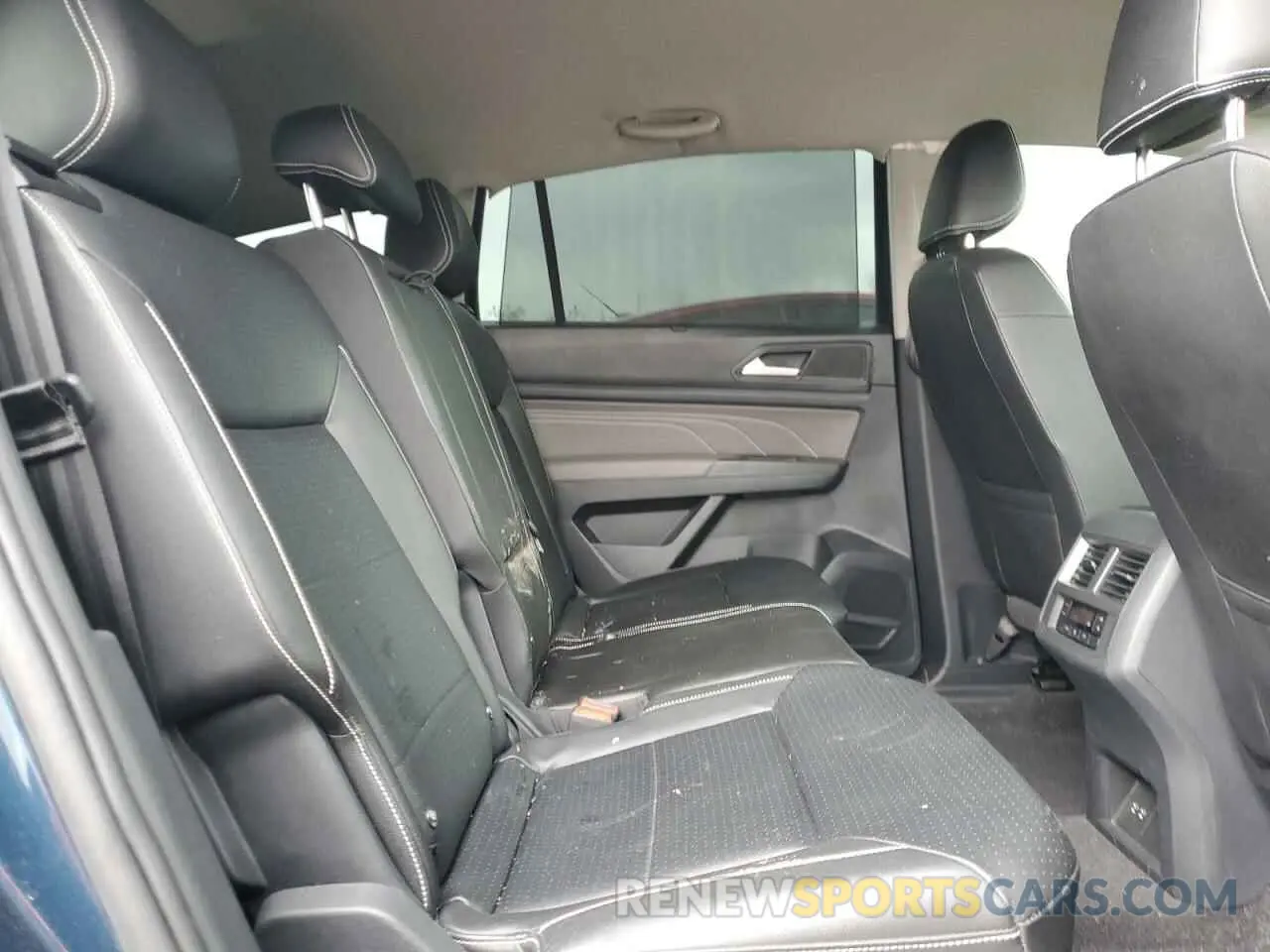 11 Photograph of a damaged car 1V2HR2CA3NC559894 VOLKSWAGEN ATLAS 2022