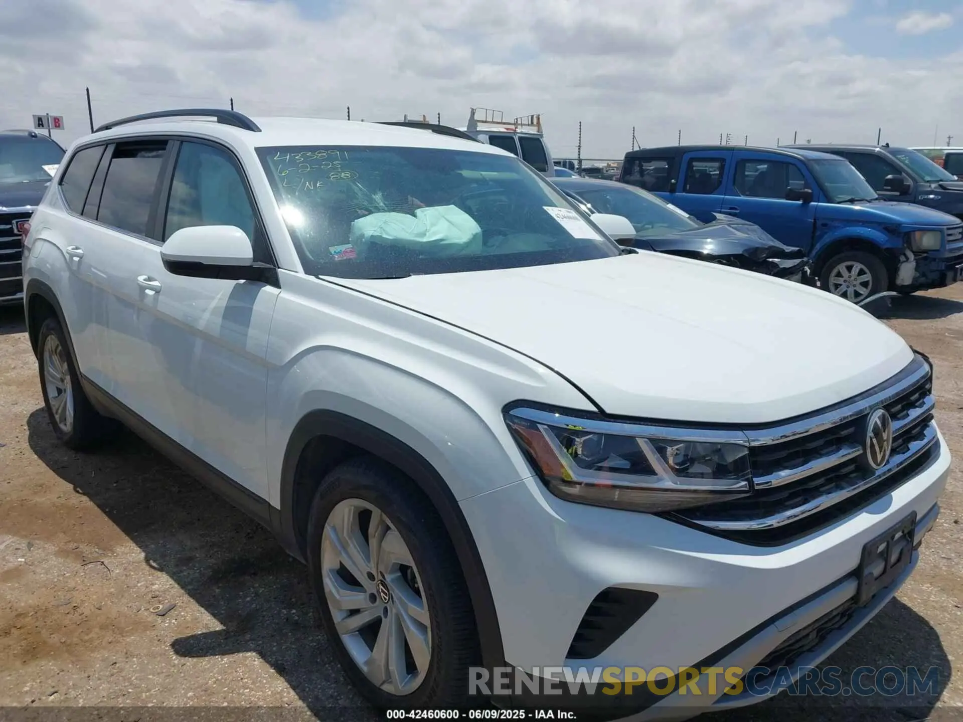 1 Photograph of a damaged car 1V2HR2CA6NC513444 VOLKSWAGEN ATLAS 2022
