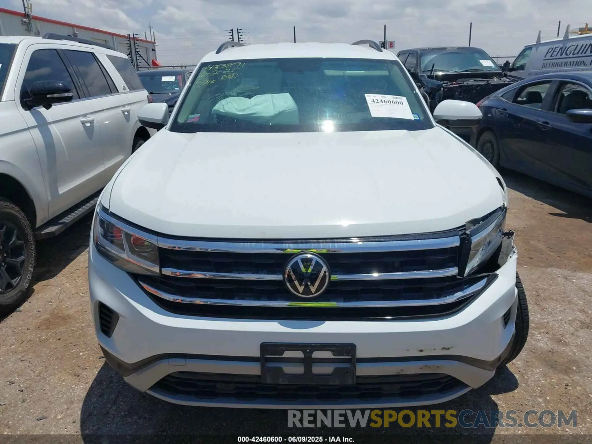 11 Photograph of a damaged car 1V2HR2CA6NC513444 VOLKSWAGEN ATLAS 2022