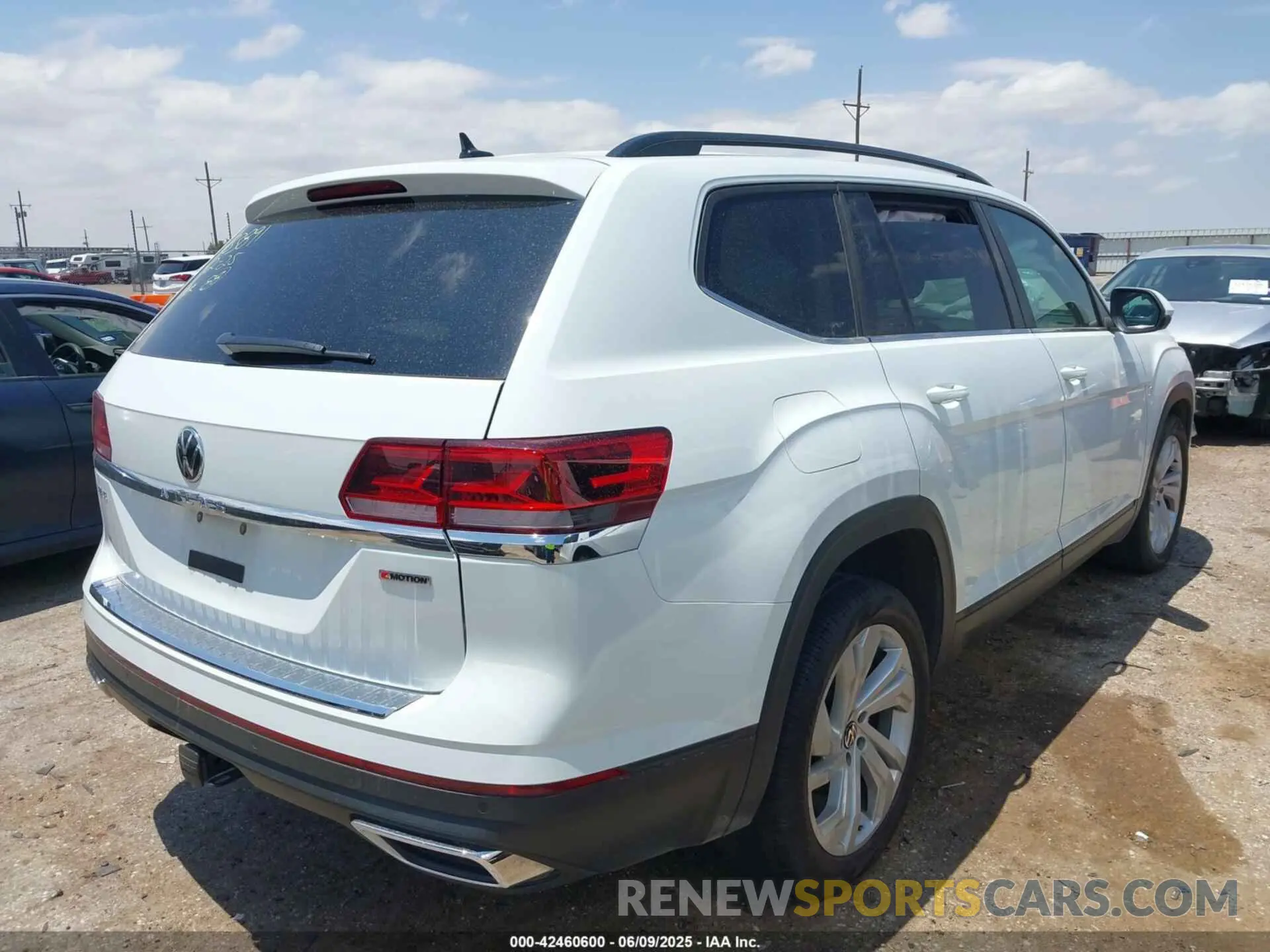 4 Photograph of a damaged car 1V2HR2CA6NC513444 VOLKSWAGEN ATLAS 2022