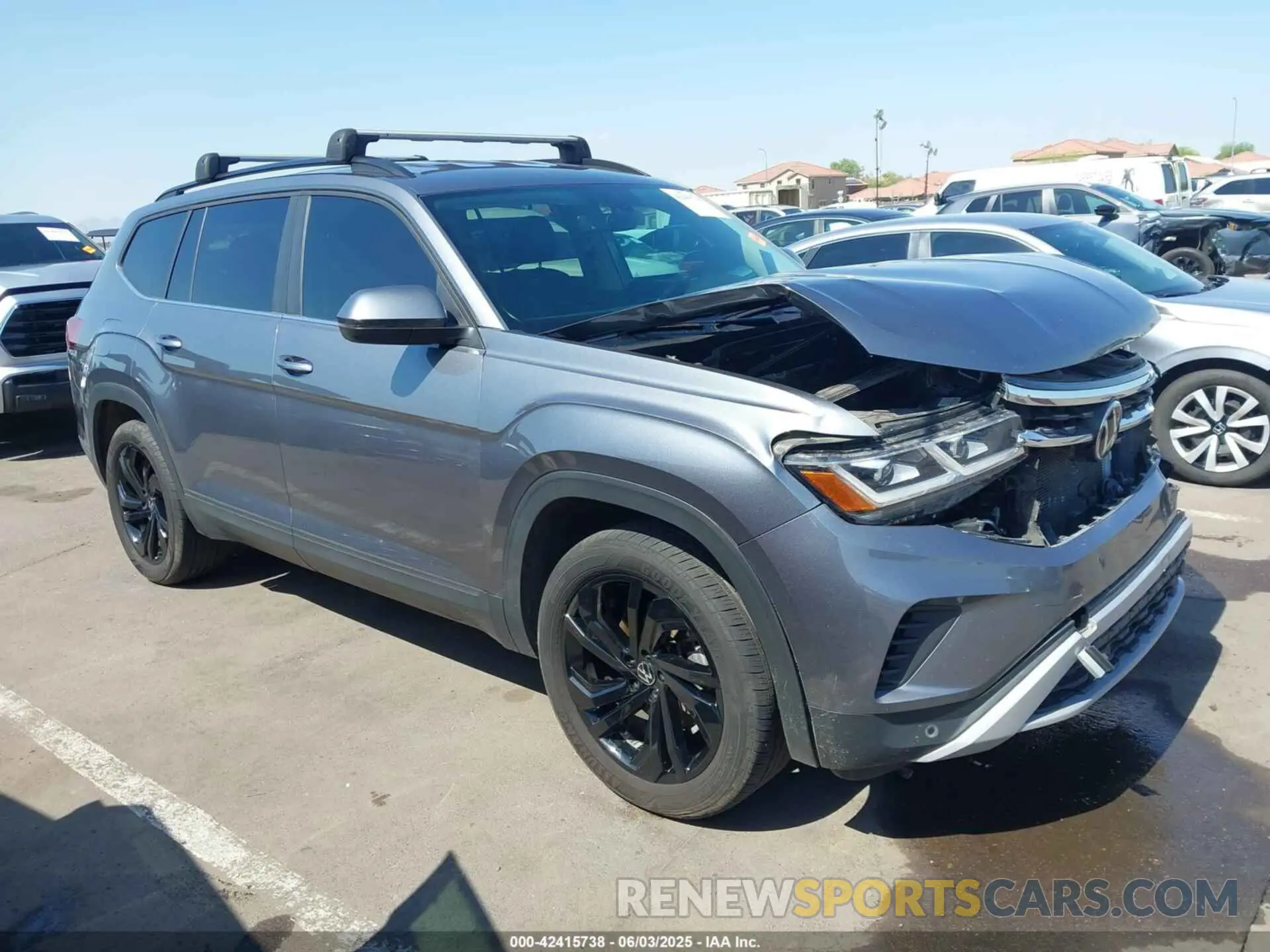 1 Photograph of a damaged car 1V2HR2CA6NC549862 VOLKSWAGEN ATLAS 2022