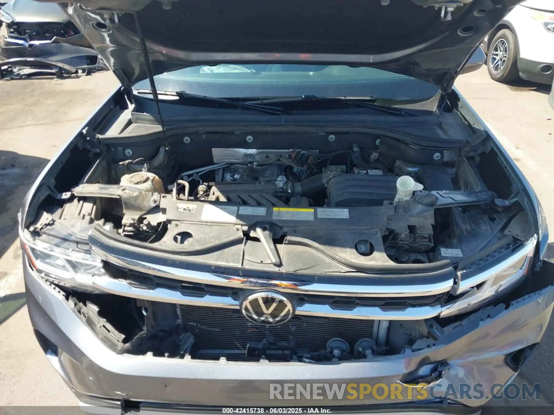 10 Photograph of a damaged car 1V2HR2CA6NC549862 VOLKSWAGEN ATLAS 2022