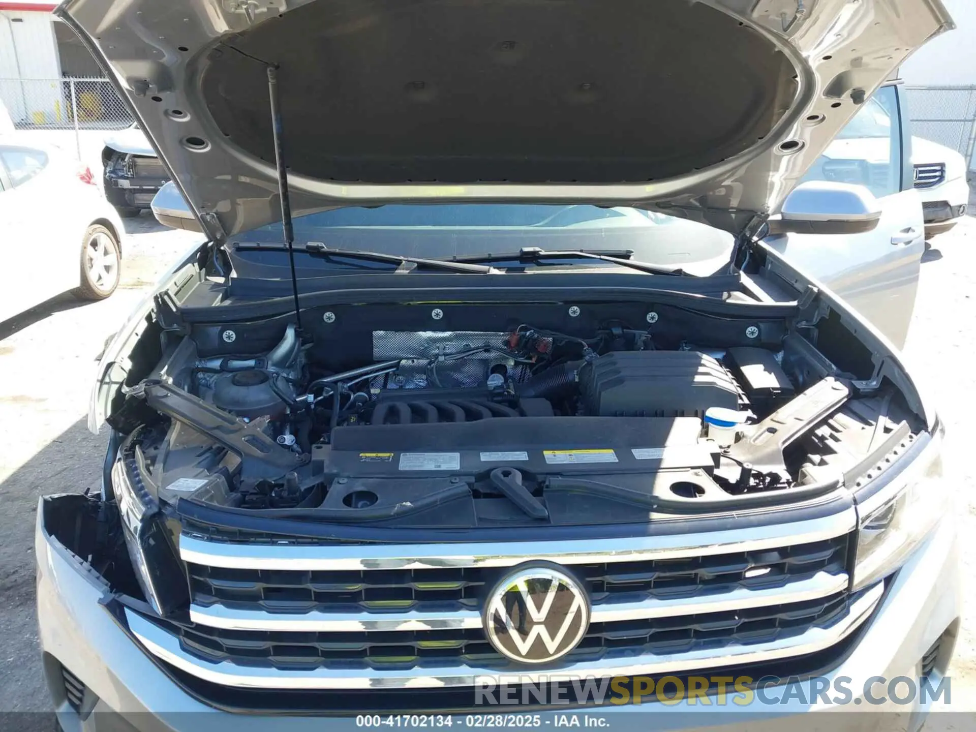 10 Photograph of a damaged car 1V2HR2CA9NC518394 VOLKSWAGEN ATLAS 2022