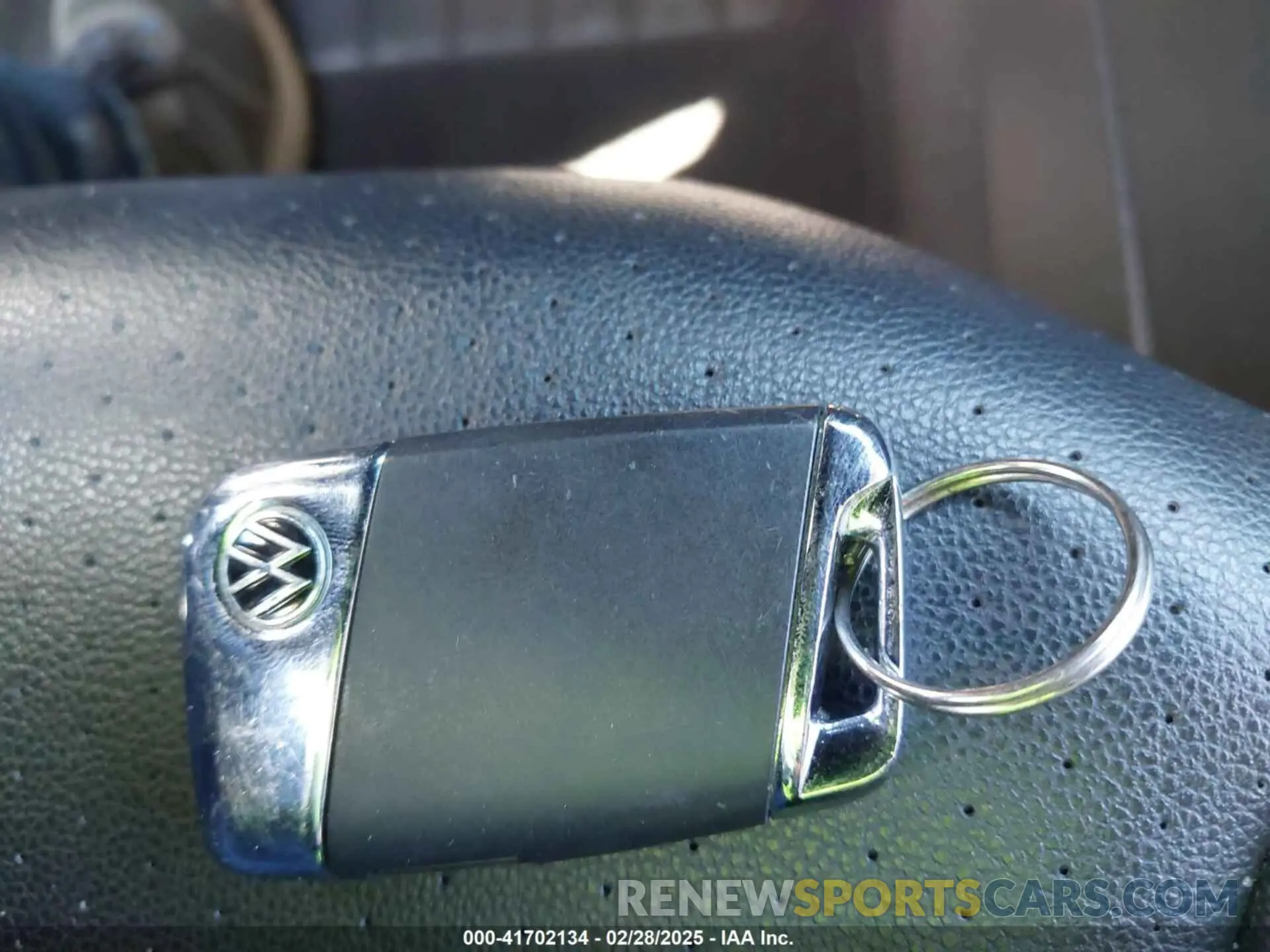 11 Photograph of a damaged car 1V2HR2CA9NC518394 VOLKSWAGEN ATLAS 2022