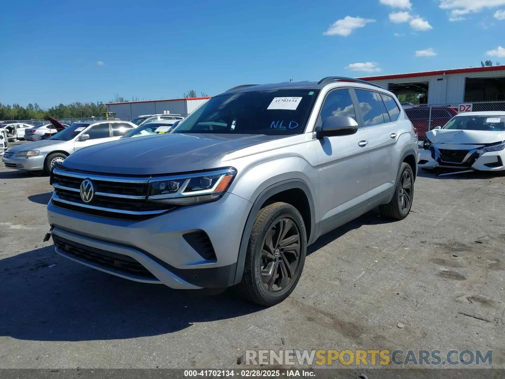 12 Photograph of a damaged car 1V2HR2CA9NC518394 VOLKSWAGEN ATLAS 2022