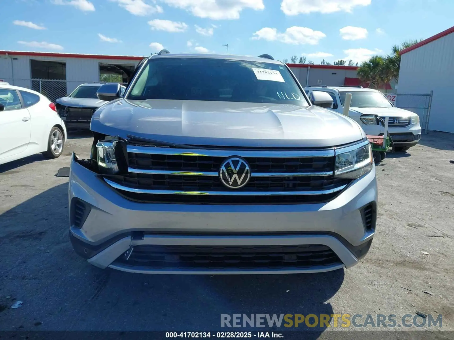13 Photograph of a damaged car 1V2HR2CA9NC518394 VOLKSWAGEN ATLAS 2022