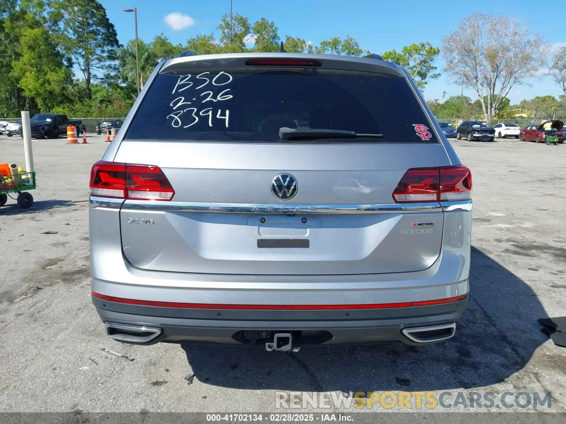 17 Photograph of a damaged car 1V2HR2CA9NC518394 VOLKSWAGEN ATLAS 2022