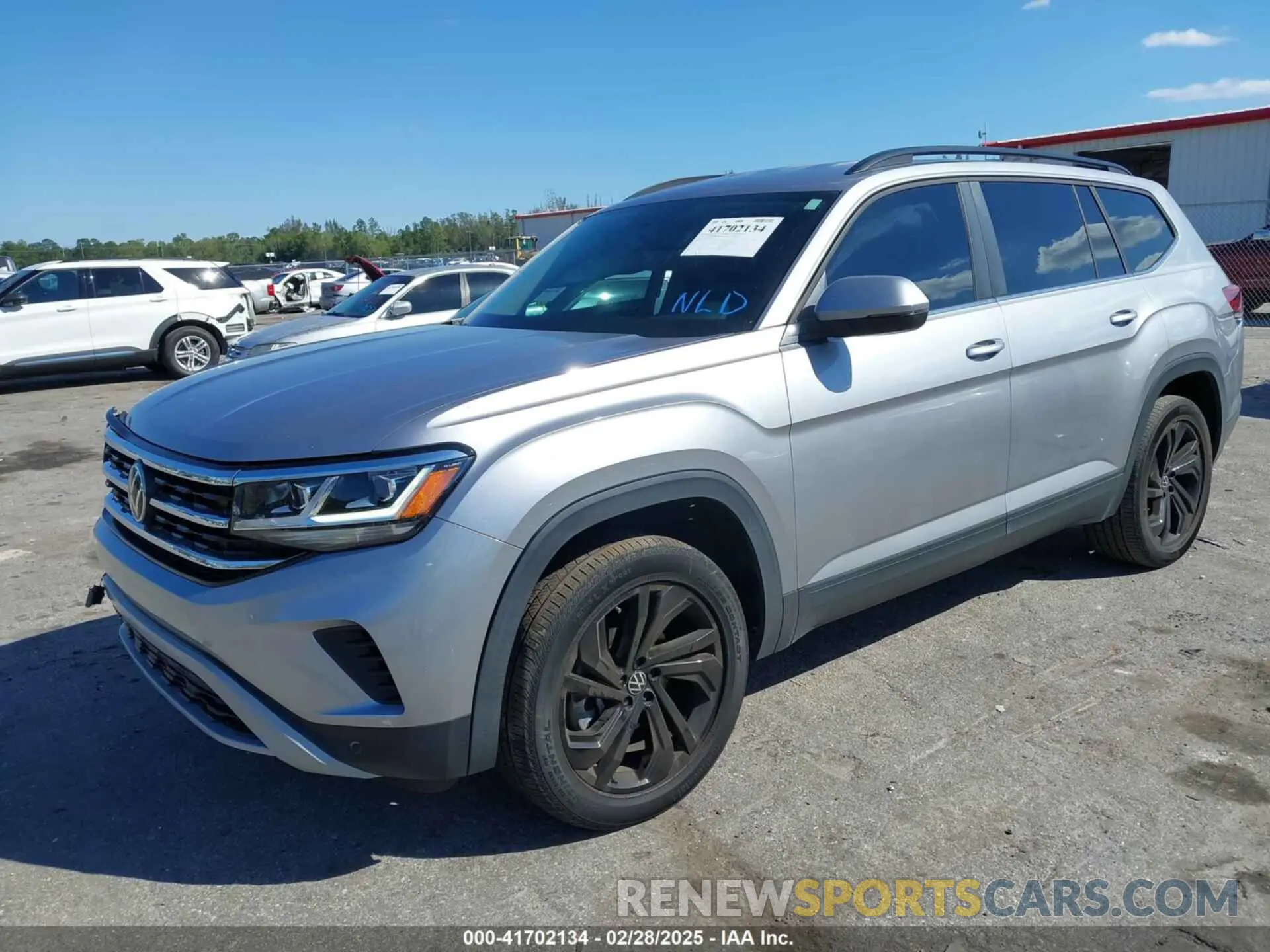 2 Photograph of a damaged car 1V2HR2CA9NC518394 VOLKSWAGEN ATLAS 2022