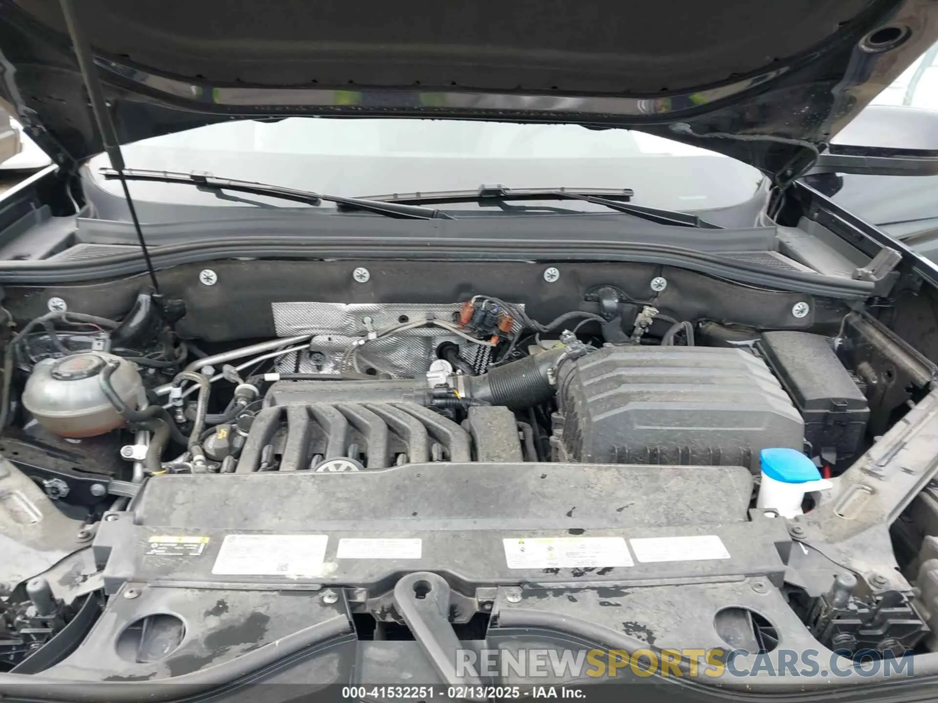 10 Photograph of a damaged car 1V2HR2CA9NC548835 VOLKSWAGEN ATLAS 2022