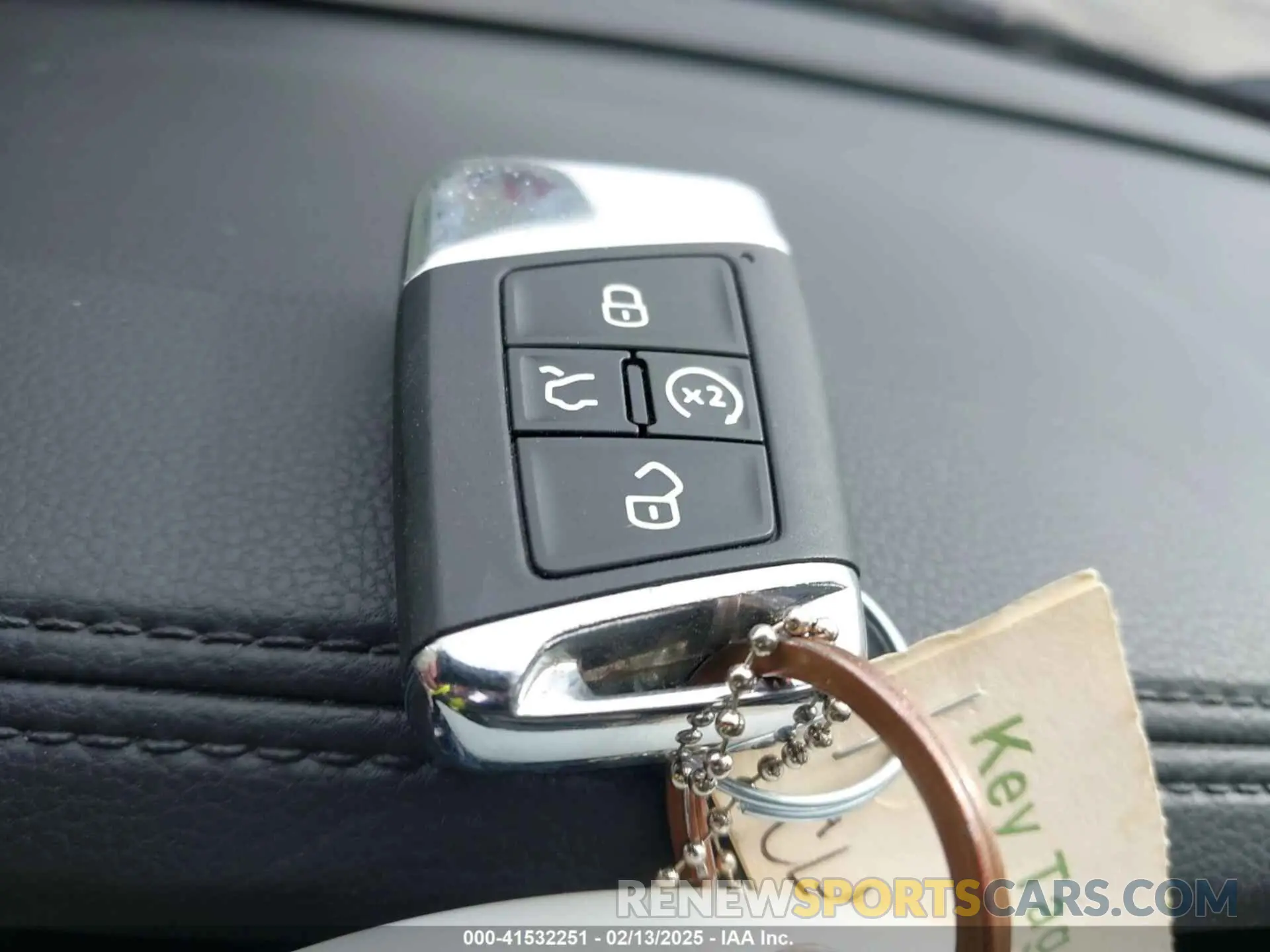 11 Photograph of a damaged car 1V2HR2CA9NC548835 VOLKSWAGEN ATLAS 2022