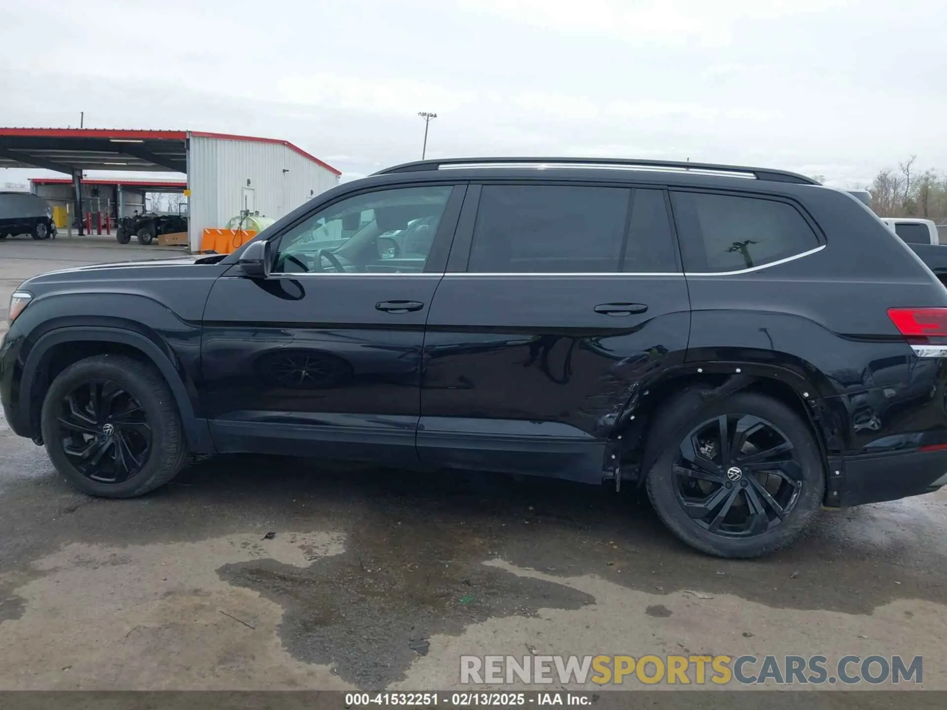 14 Photograph of a damaged car 1V2HR2CA9NC548835 VOLKSWAGEN ATLAS 2022
