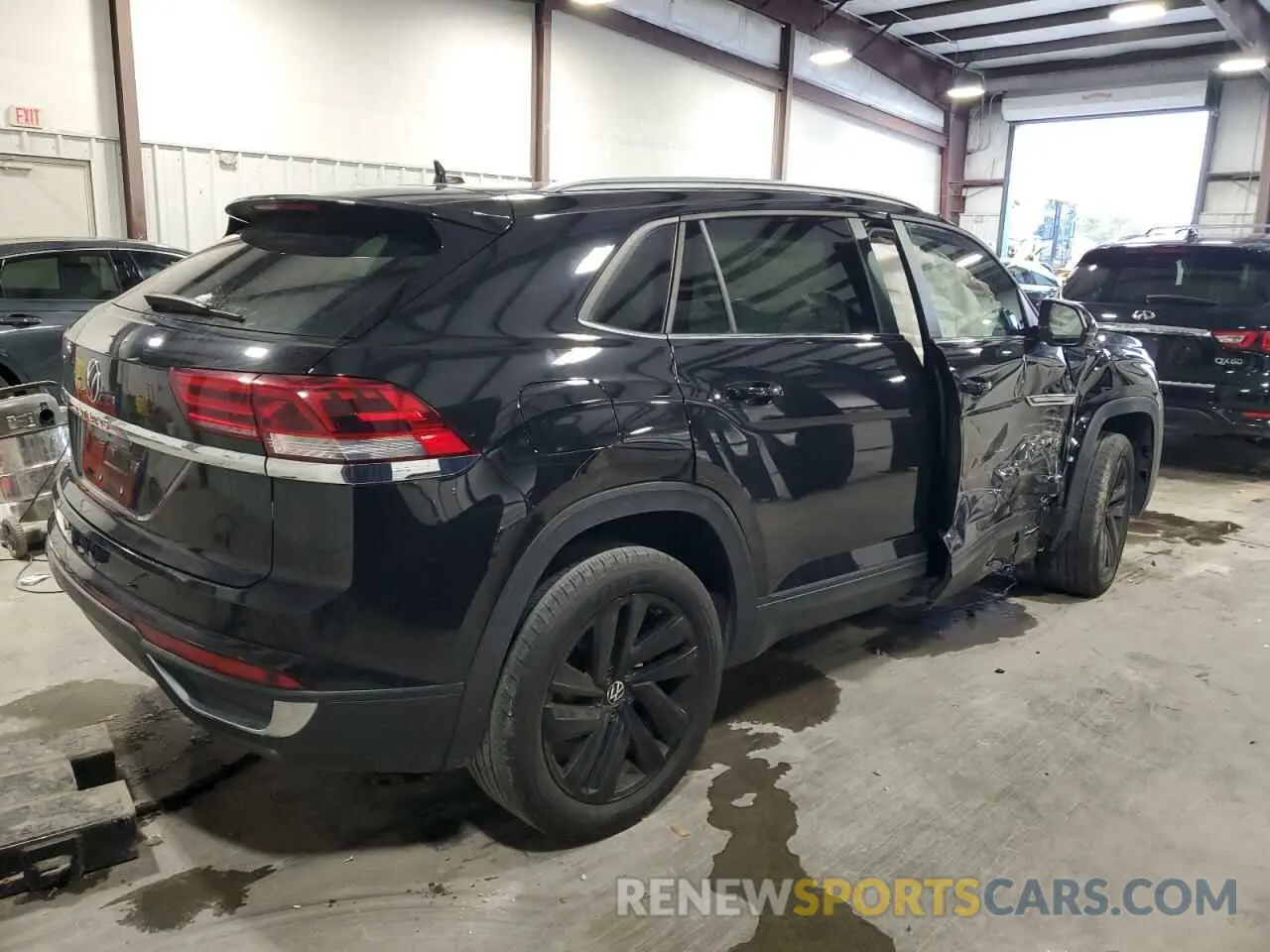 3 Photograph of a damaged car 1V2JC2CA8NC222592 VOLKSWAGEN ATLAS 2022