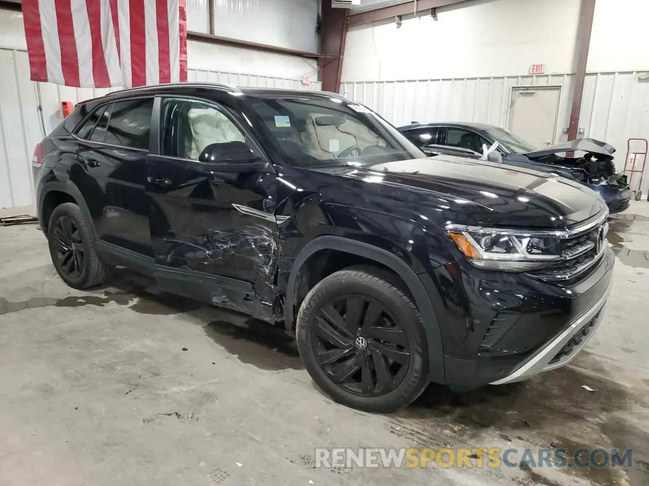 4 Photograph of a damaged car 1V2JC2CA8NC222592 VOLKSWAGEN ATLAS 2022