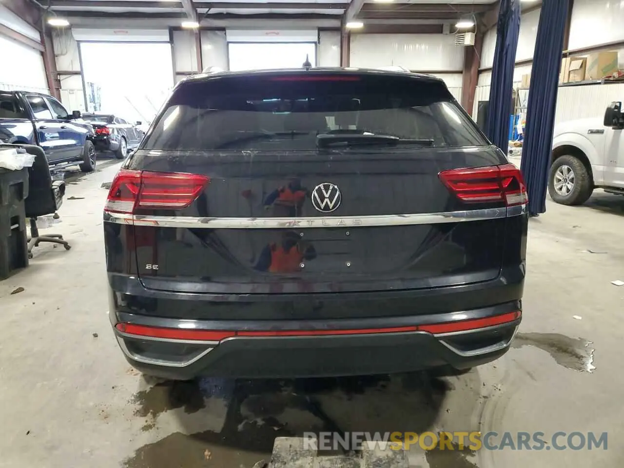 6 Photograph of a damaged car 1V2JC2CA8NC222592 VOLKSWAGEN ATLAS 2022