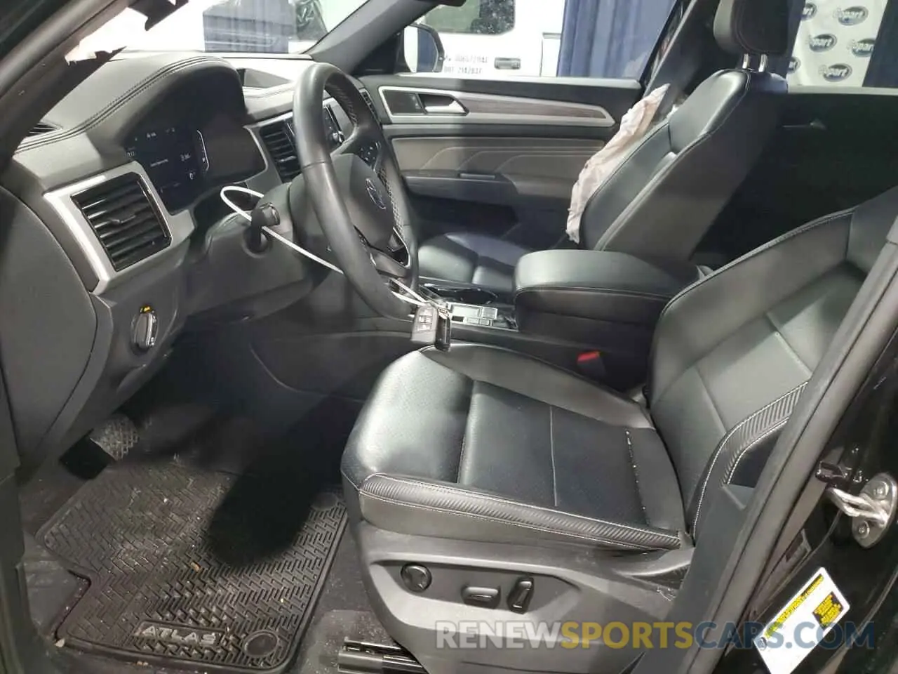 7 Photograph of a damaged car 1V2JC2CA8NC222592 VOLKSWAGEN ATLAS 2022