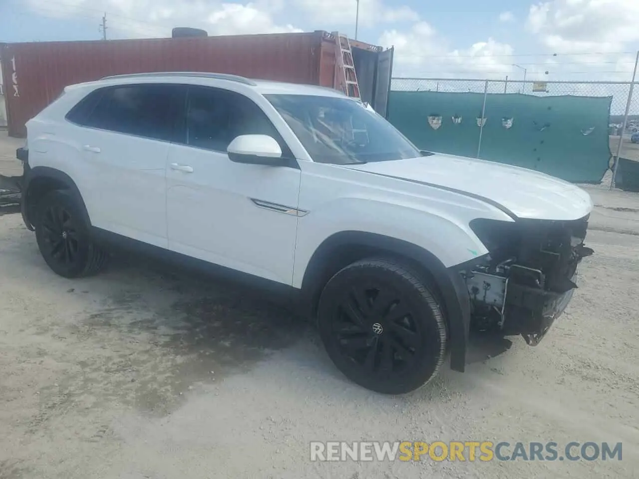 4 Photograph of a damaged car 1V2JE2CA1NC210830 VOLKSWAGEN ATLAS 2022