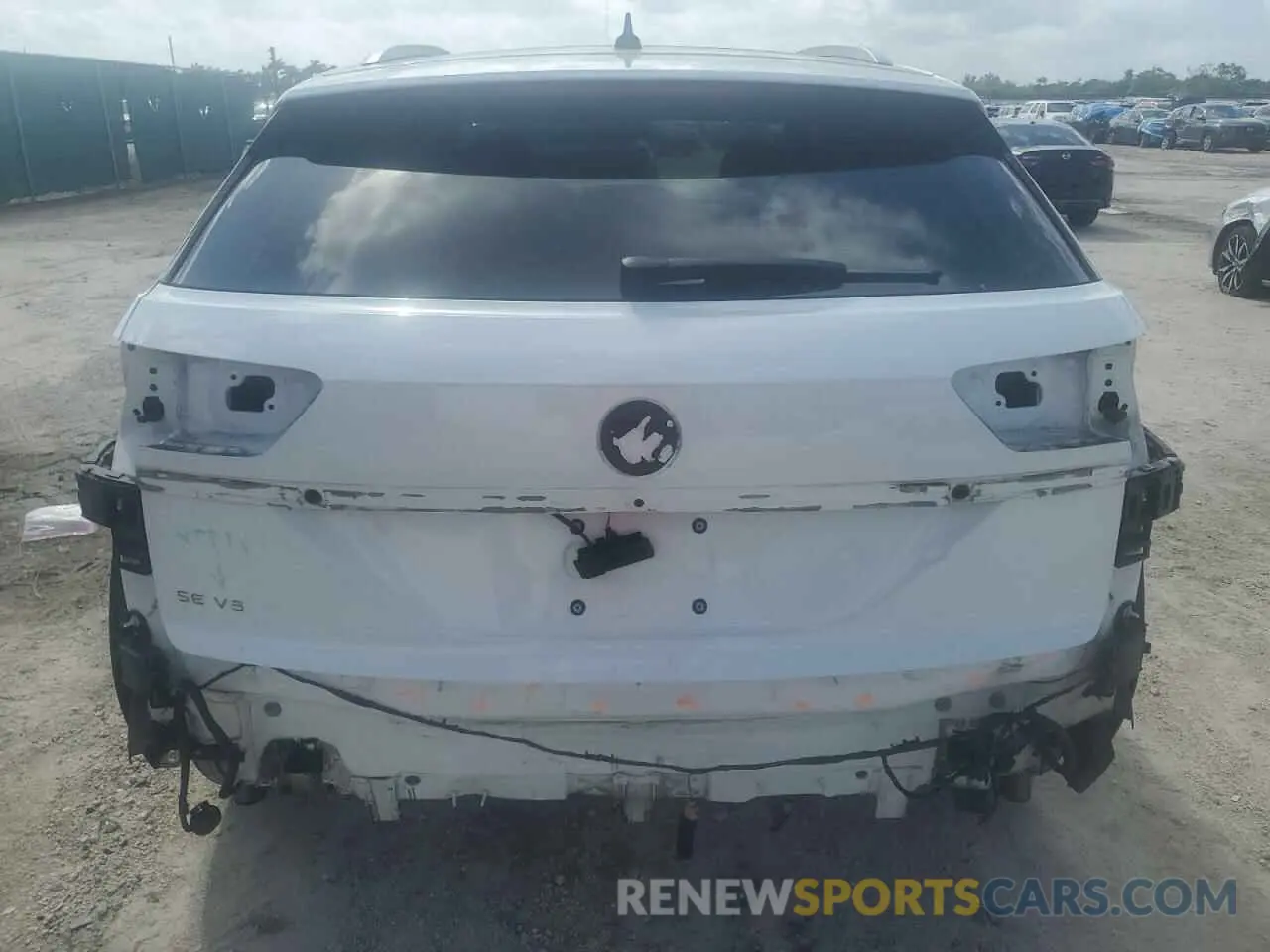 6 Photograph of a damaged car 1V2JE2CA1NC210830 VOLKSWAGEN ATLAS 2022