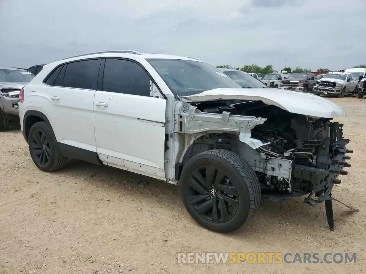 4 Photograph of a damaged car 1V2JE2CA6NC223234 VOLKSWAGEN ATLAS 2022