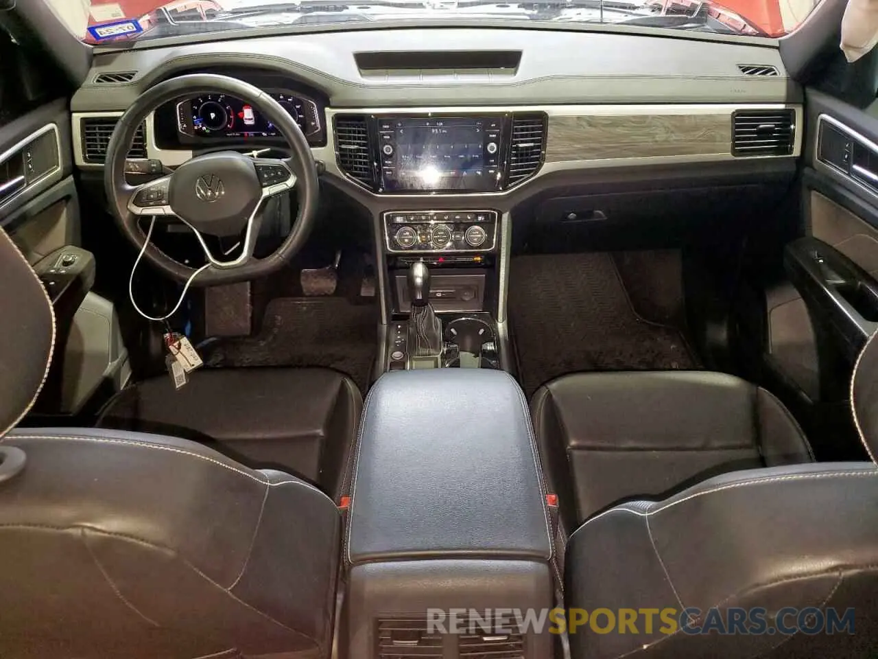 8 Photograph of a damaged car 1V2JE2CA6NC225324 VOLKSWAGEN ATLAS 2022