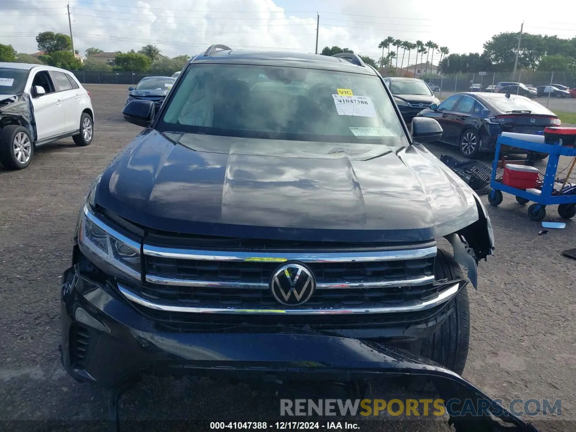 13 Photograph of a damaged car 1V2JP2CA0NC545183 VOLKSWAGEN ATLAS 2022