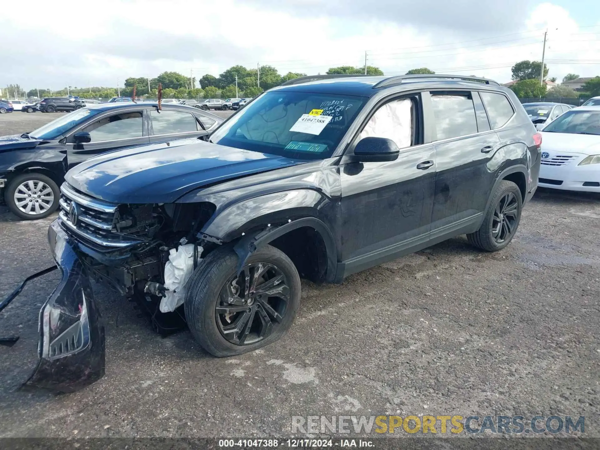 2 Photograph of a damaged car 1V2JP2CA0NC545183 VOLKSWAGEN ATLAS 2022