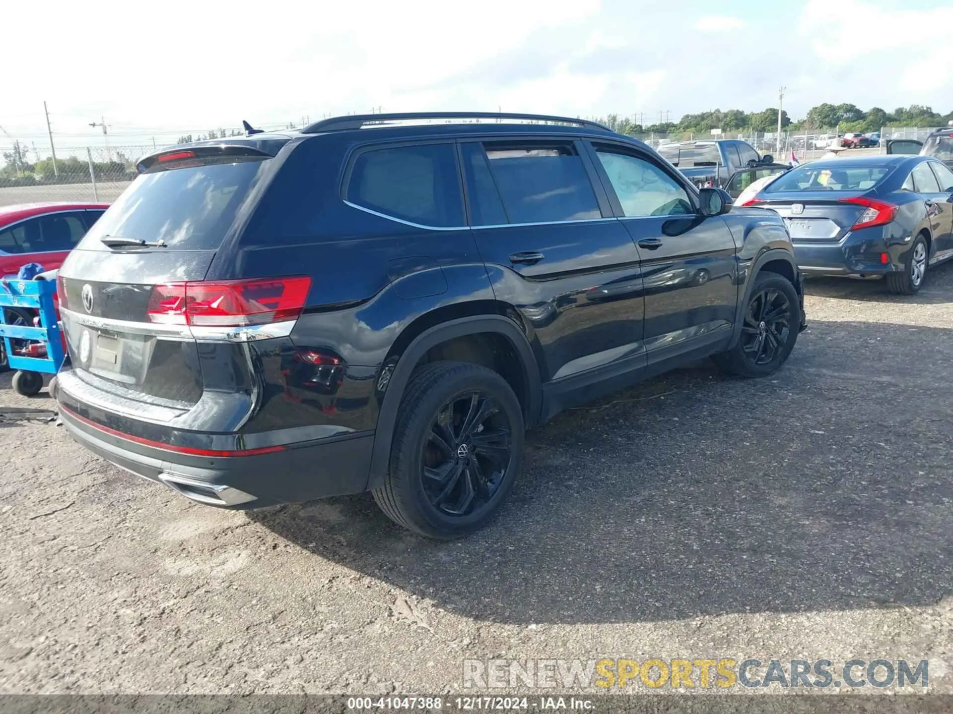 4 Photograph of a damaged car 1V2JP2CA0NC545183 VOLKSWAGEN ATLAS 2022