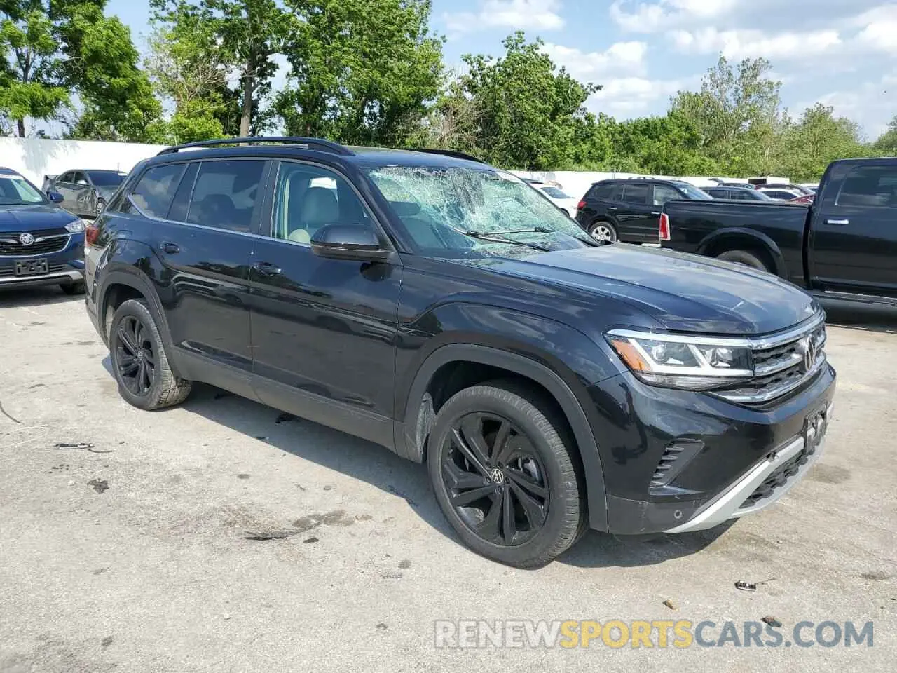 4 Photograph of a damaged car 1V2JP2CA5NC545521 VOLKSWAGEN ATLAS 2022