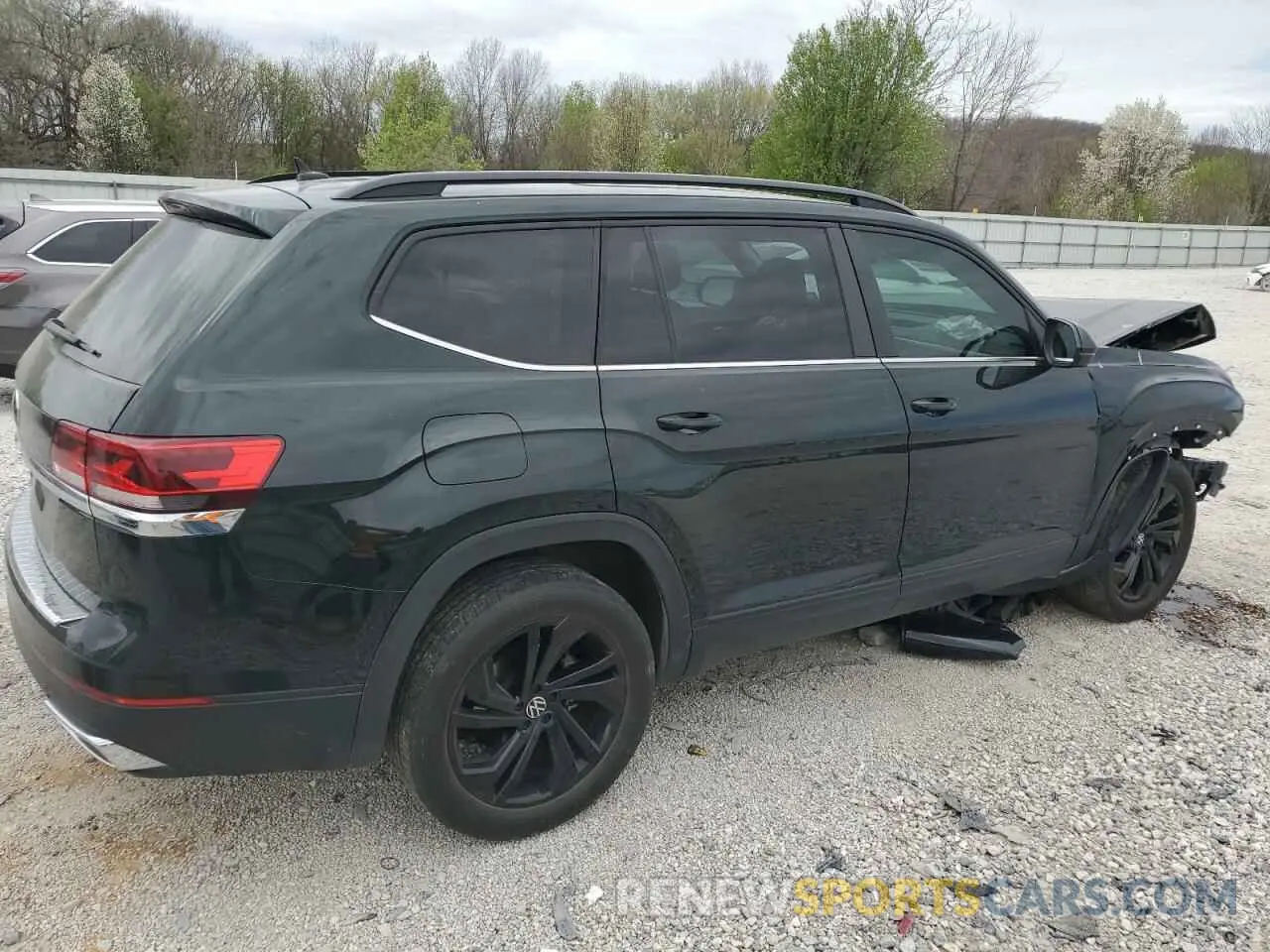3 Photograph of a damaged car 1V2JP2CA6NC510468 VOLKSWAGEN ATLAS 2022