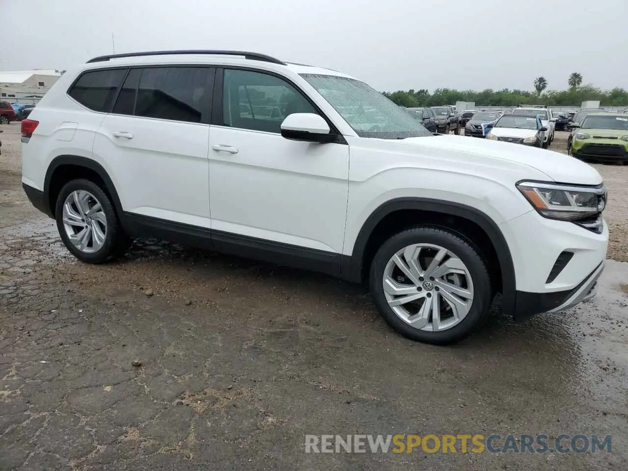 4 Photograph of a damaged car 1V2JR2CA0NC506006 VOLKSWAGEN ATLAS 2022