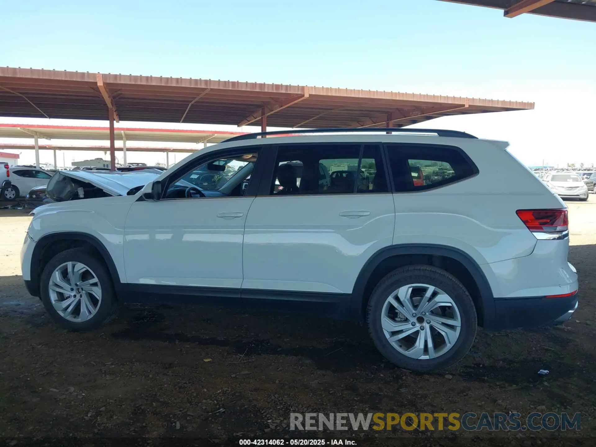 13 Photograph of a damaged car 1V2JR2CA0NC550958 VOLKSWAGEN ATLAS 2022