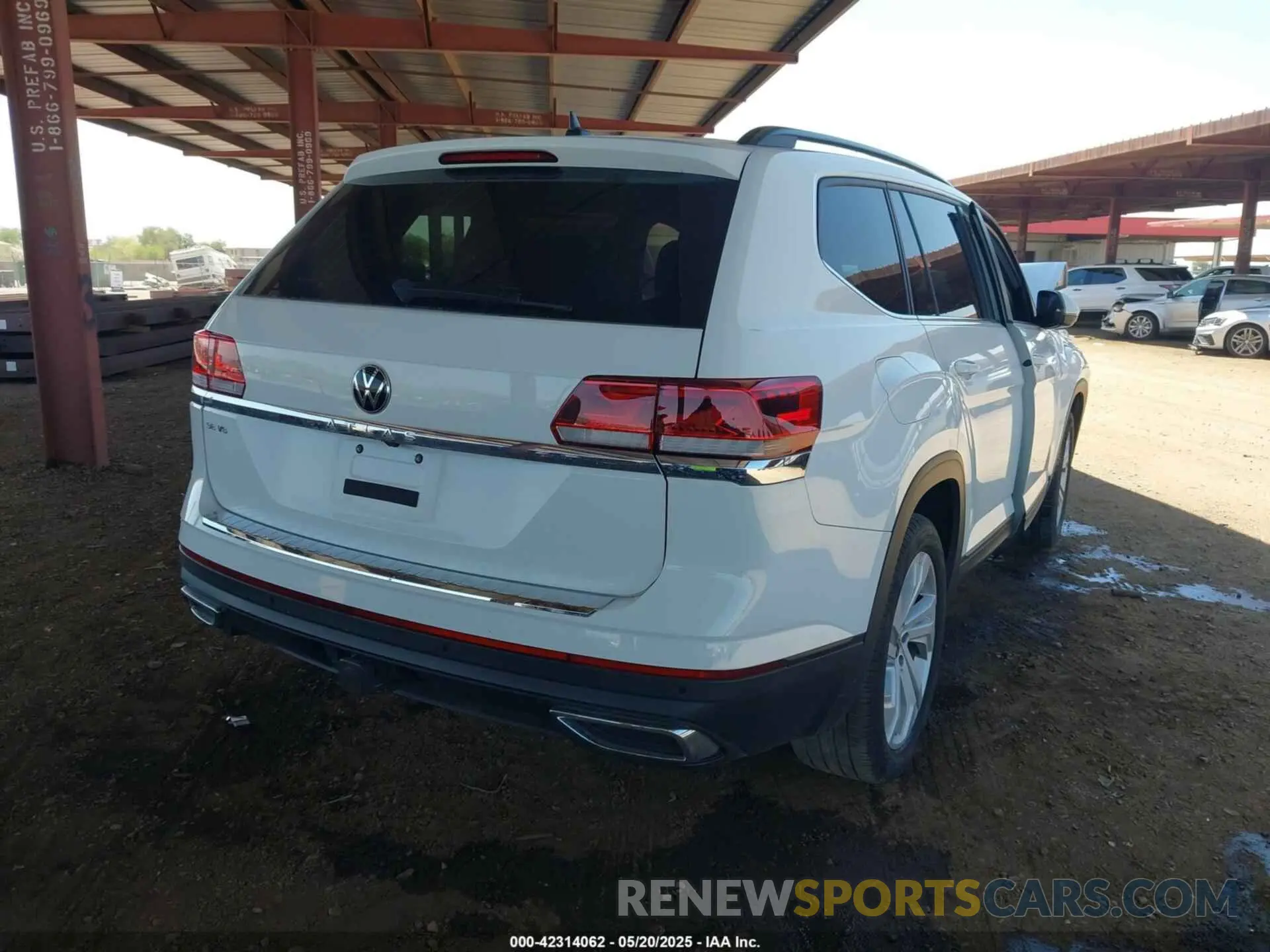 4 Photograph of a damaged car 1V2JR2CA0NC550958 VOLKSWAGEN ATLAS 2022