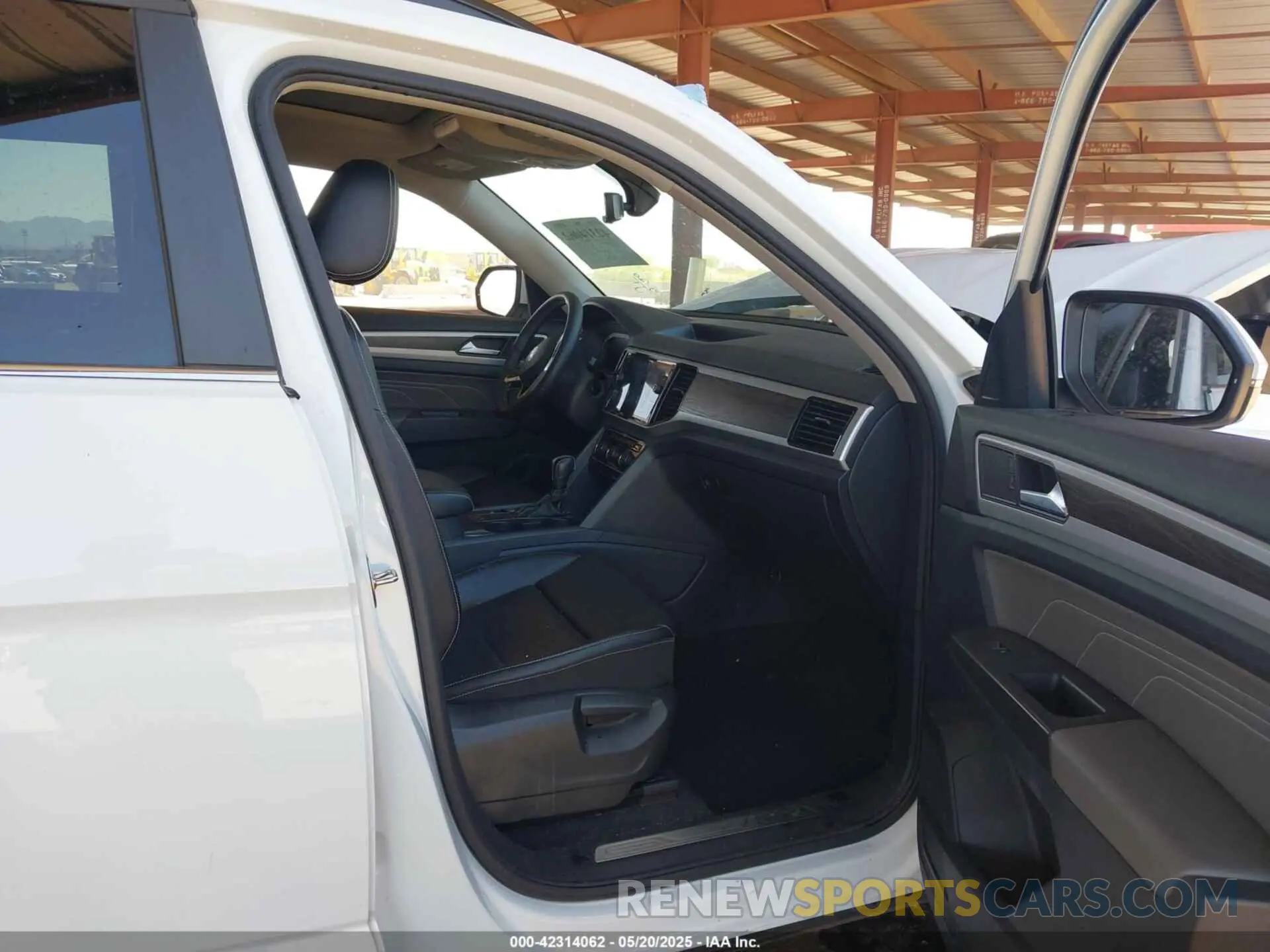 5 Photograph of a damaged car 1V2JR2CA0NC550958 VOLKSWAGEN ATLAS 2022