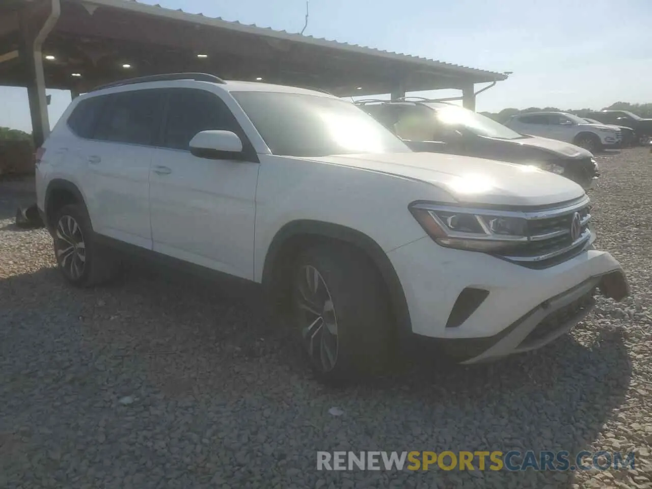 4 Photograph of a damaged car 1V2JR2CA1NC564058 VOLKSWAGEN ATLAS 2022