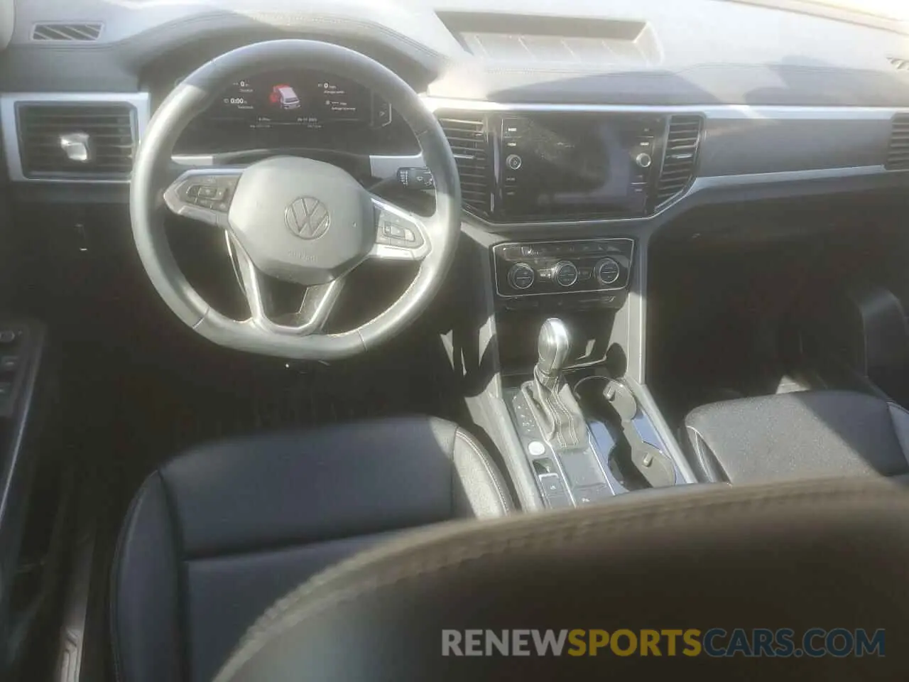 8 Photograph of a damaged car 1V2JR2CA1NC564058 VOLKSWAGEN ATLAS 2022