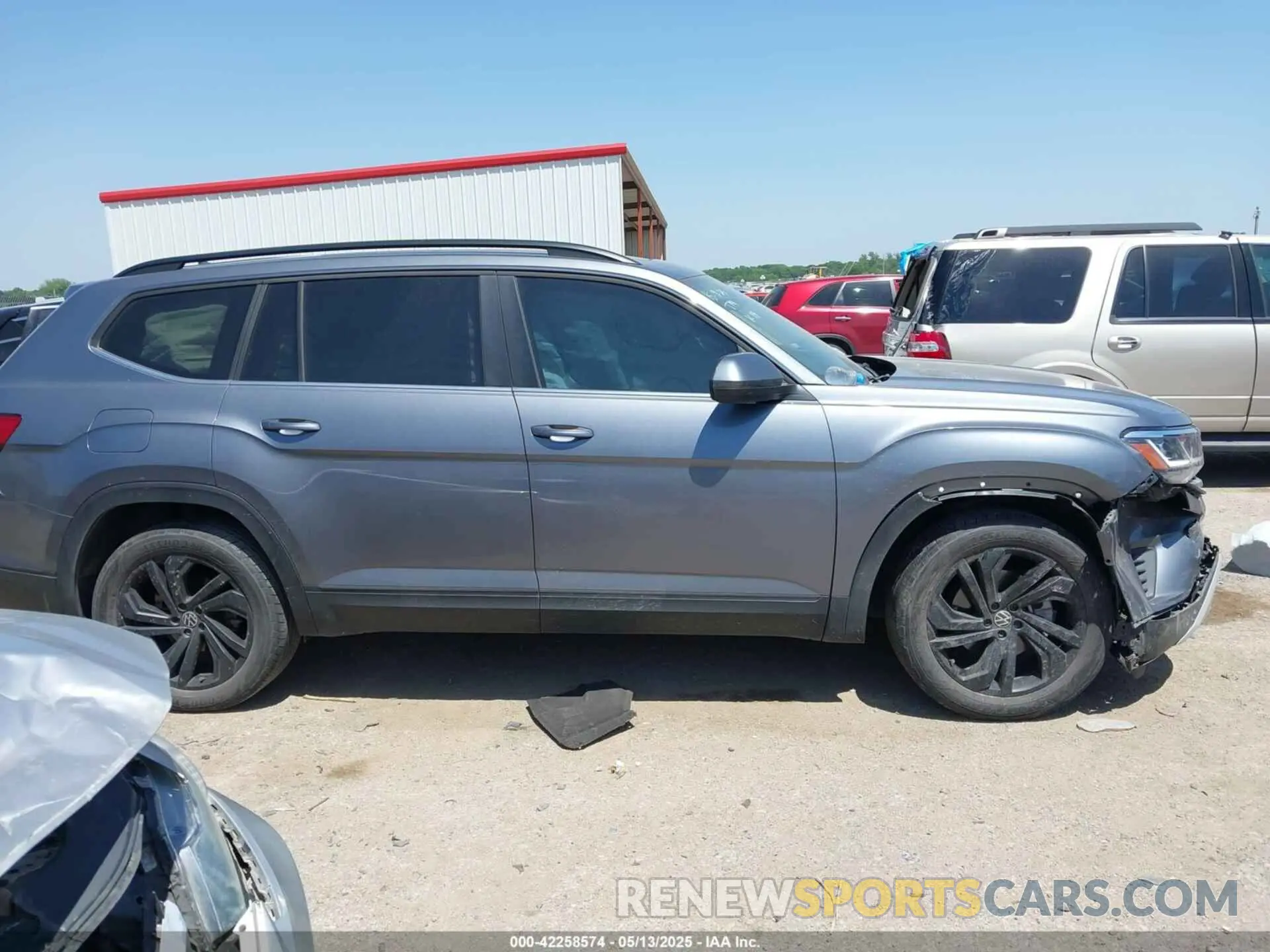 13 Photograph of a damaged car 1V2JR2CA2NC539640 VOLKSWAGEN ATLAS 2022