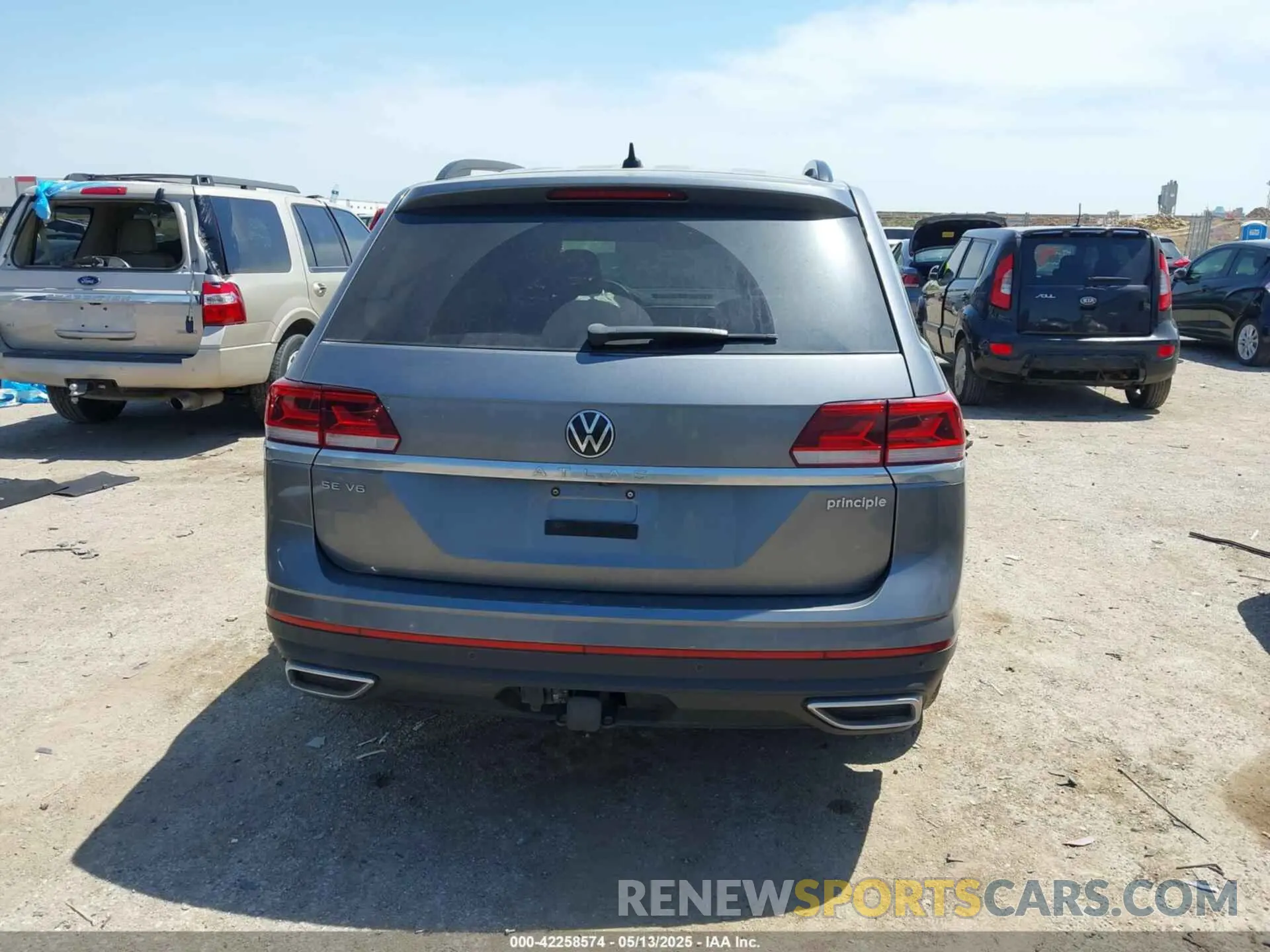 16 Photograph of a damaged car 1V2JR2CA2NC539640 VOLKSWAGEN ATLAS 2022