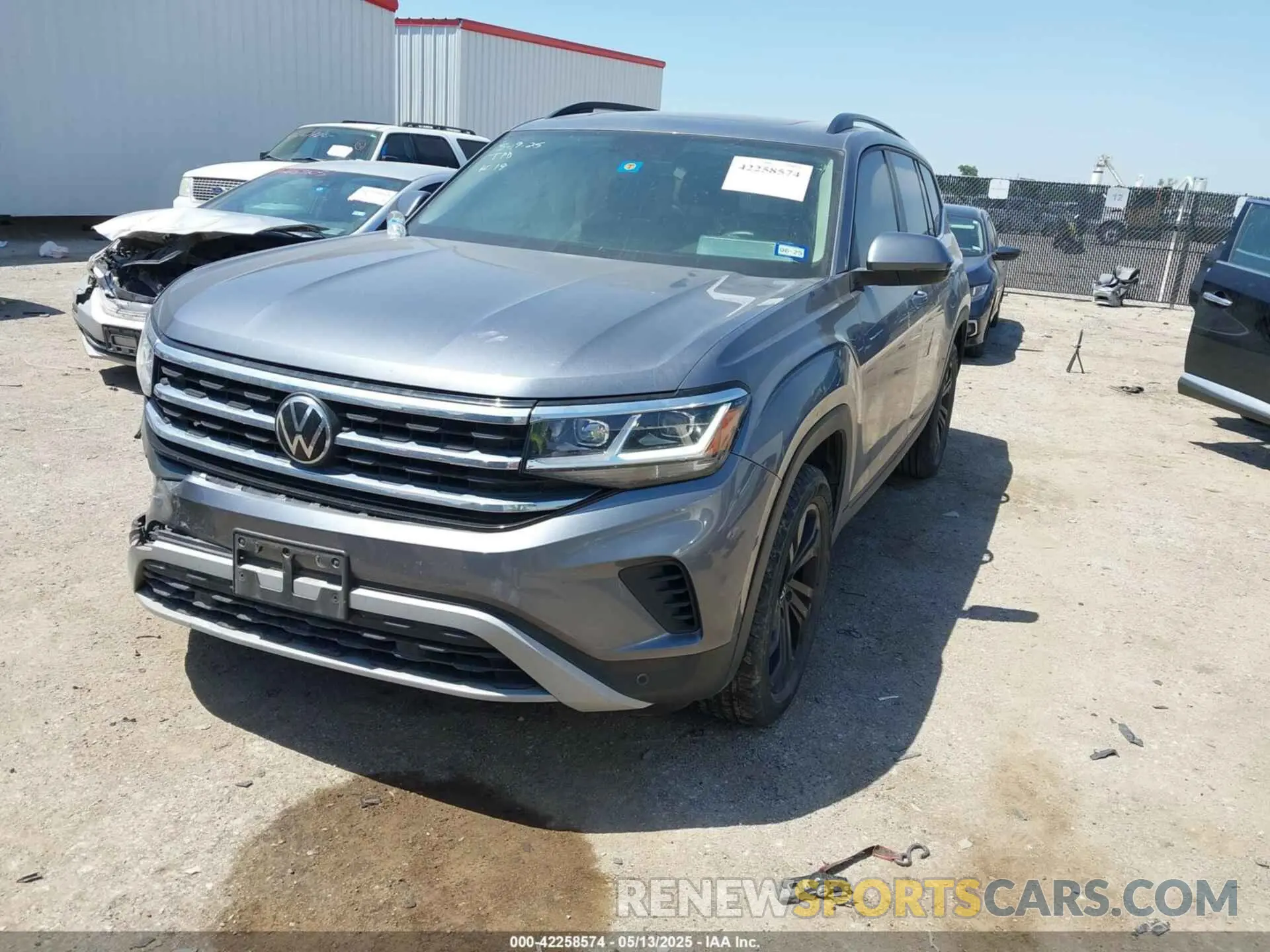 2 Photograph of a damaged car 1V2JR2CA2NC539640 VOLKSWAGEN ATLAS 2022
