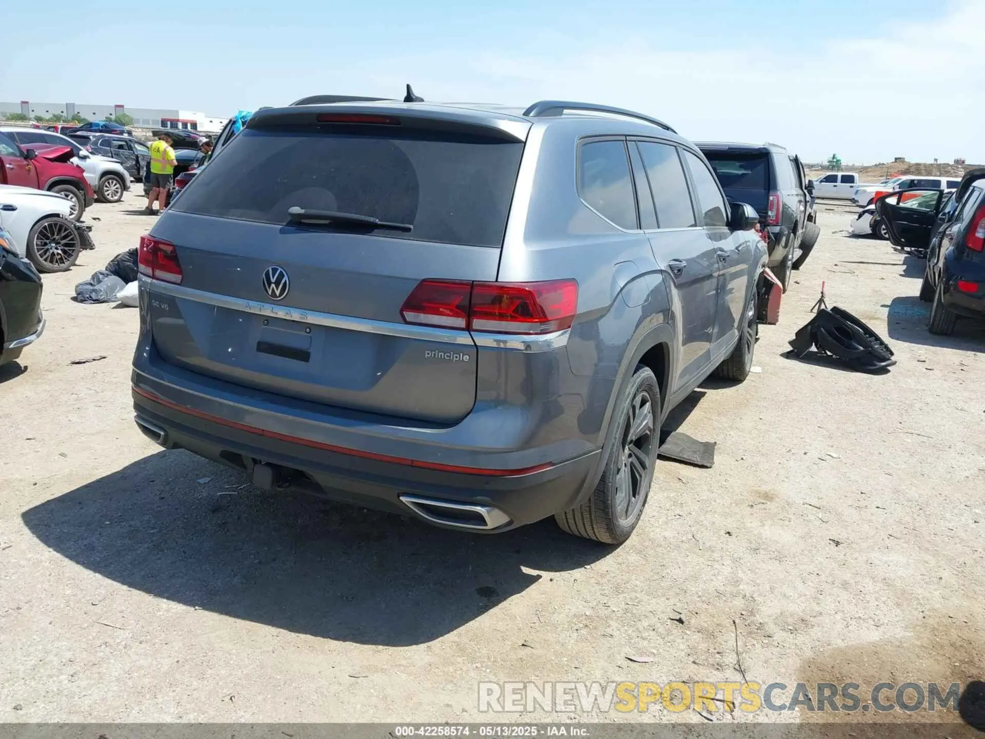 4 Photograph of a damaged car 1V2JR2CA2NC539640 VOLKSWAGEN ATLAS 2022
