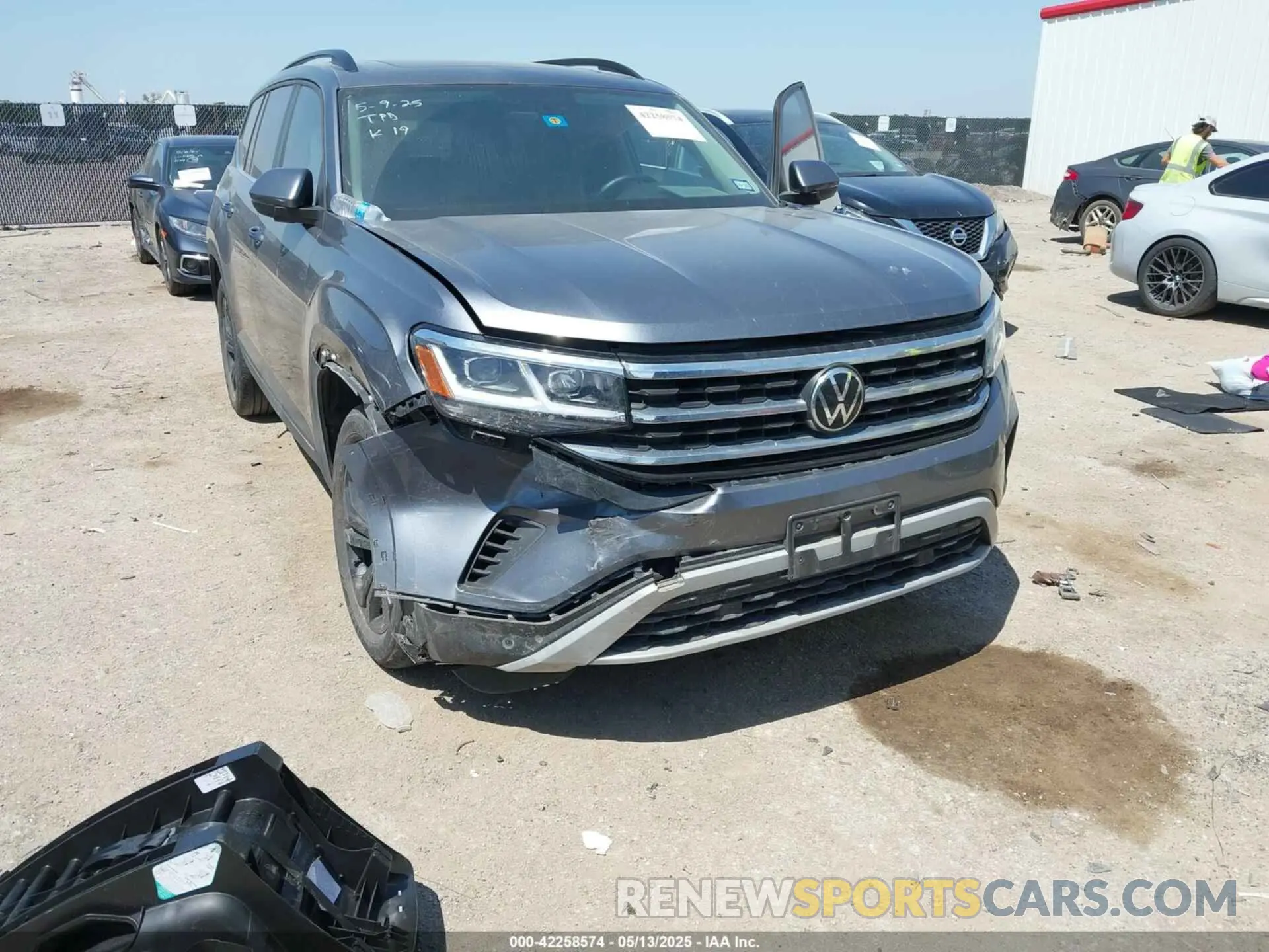 6 Photograph of a damaged car 1V2JR2CA2NC539640 VOLKSWAGEN ATLAS 2022