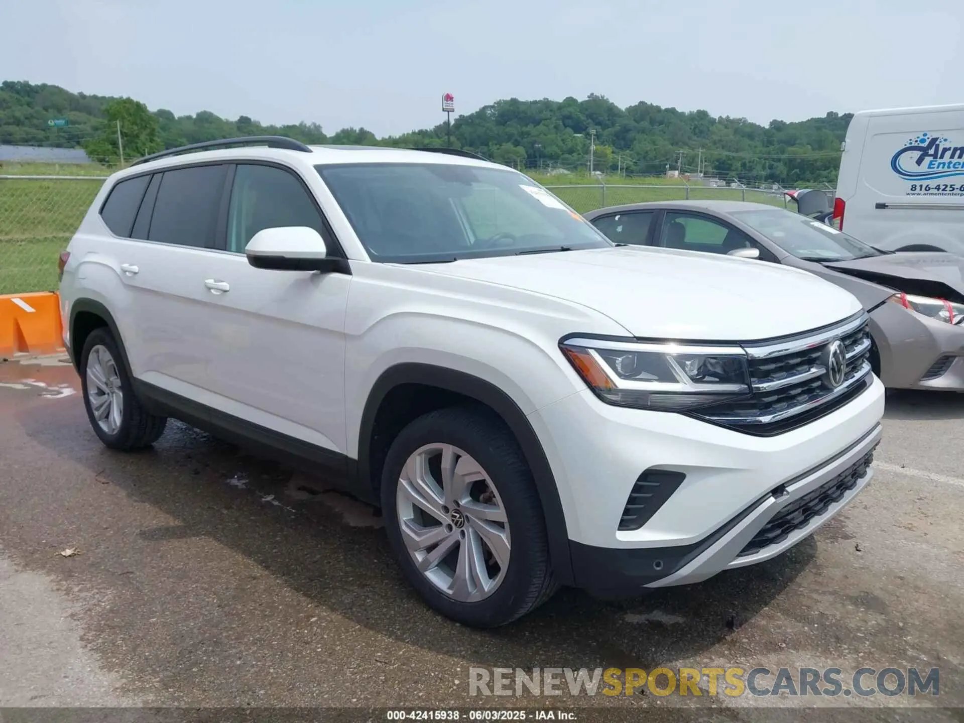 1 Photograph of a damaged car 1V2JR2CA3NC512561 VOLKSWAGEN ATLAS 2022