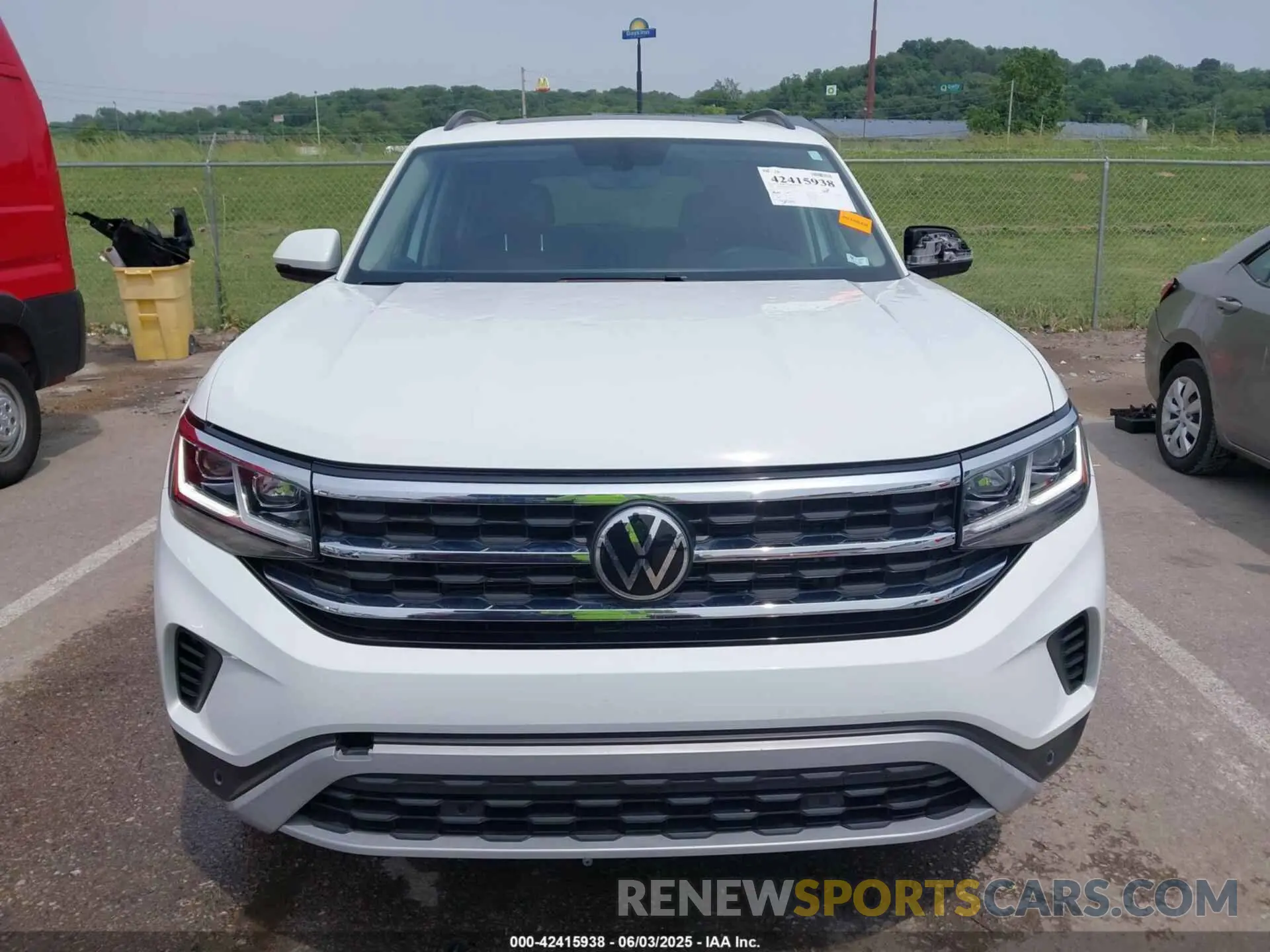 12 Photograph of a damaged car 1V2JR2CA3NC512561 VOLKSWAGEN ATLAS 2022