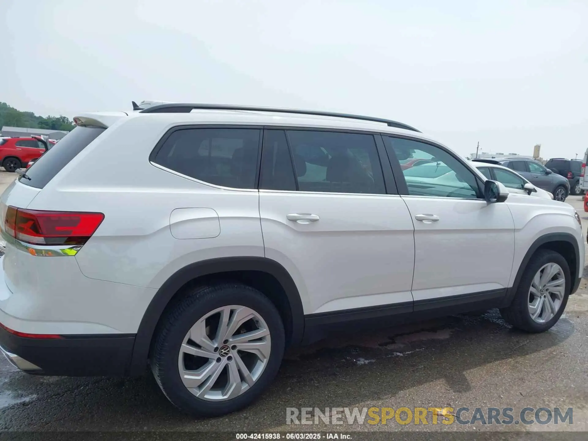 13 Photograph of a damaged car 1V2JR2CA3NC512561 VOLKSWAGEN ATLAS 2022